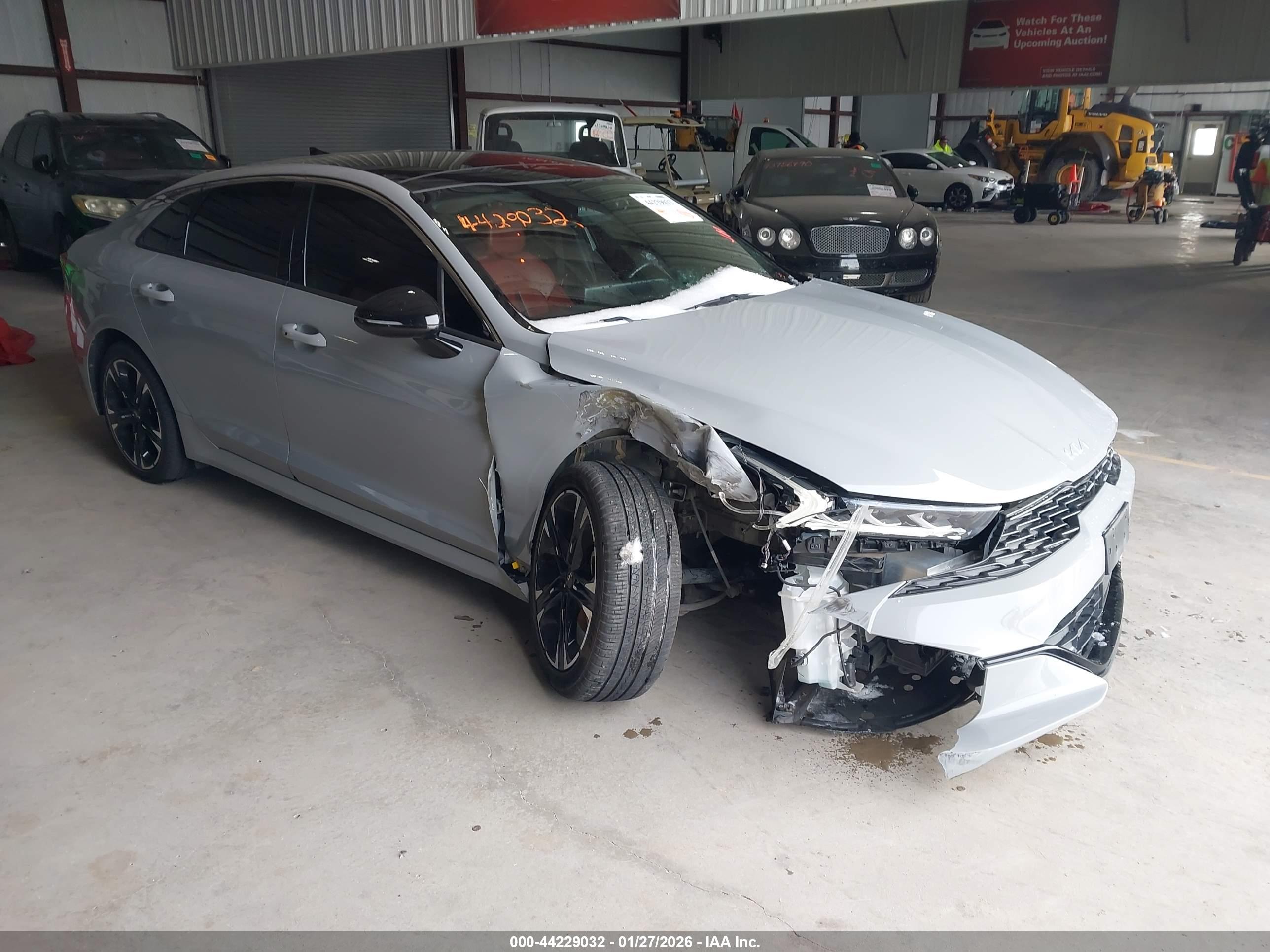 KIA K5 image 6
