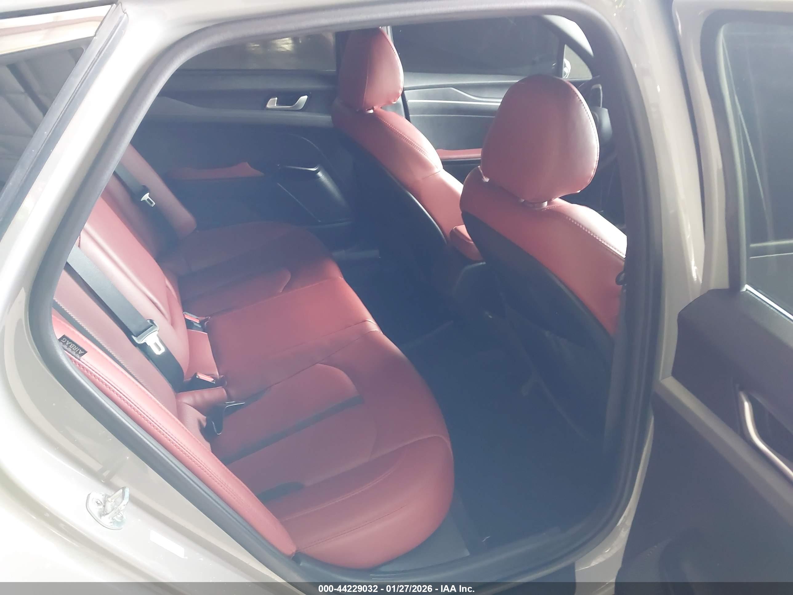 KIA K5 image 8