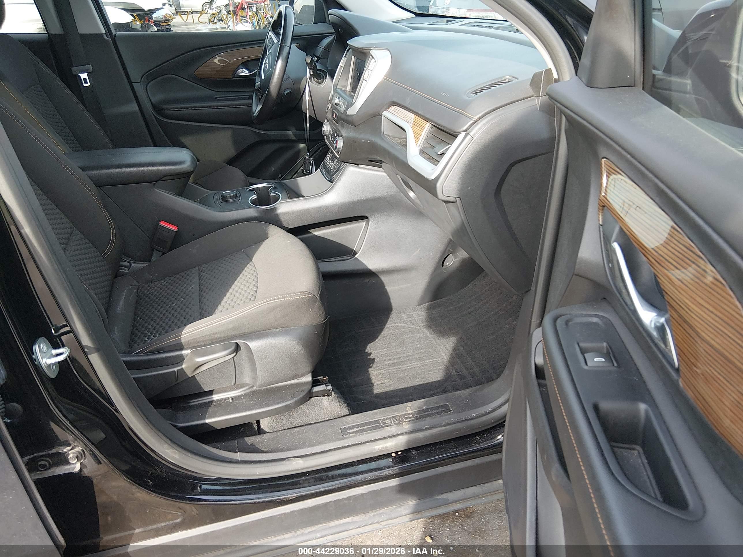 GMC TERRAIN image 5