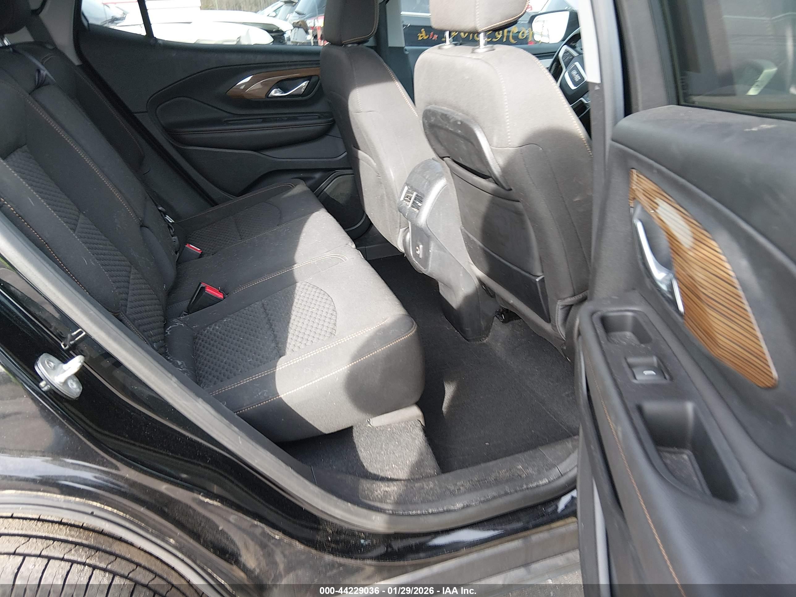 GMC TERRAIN image 8