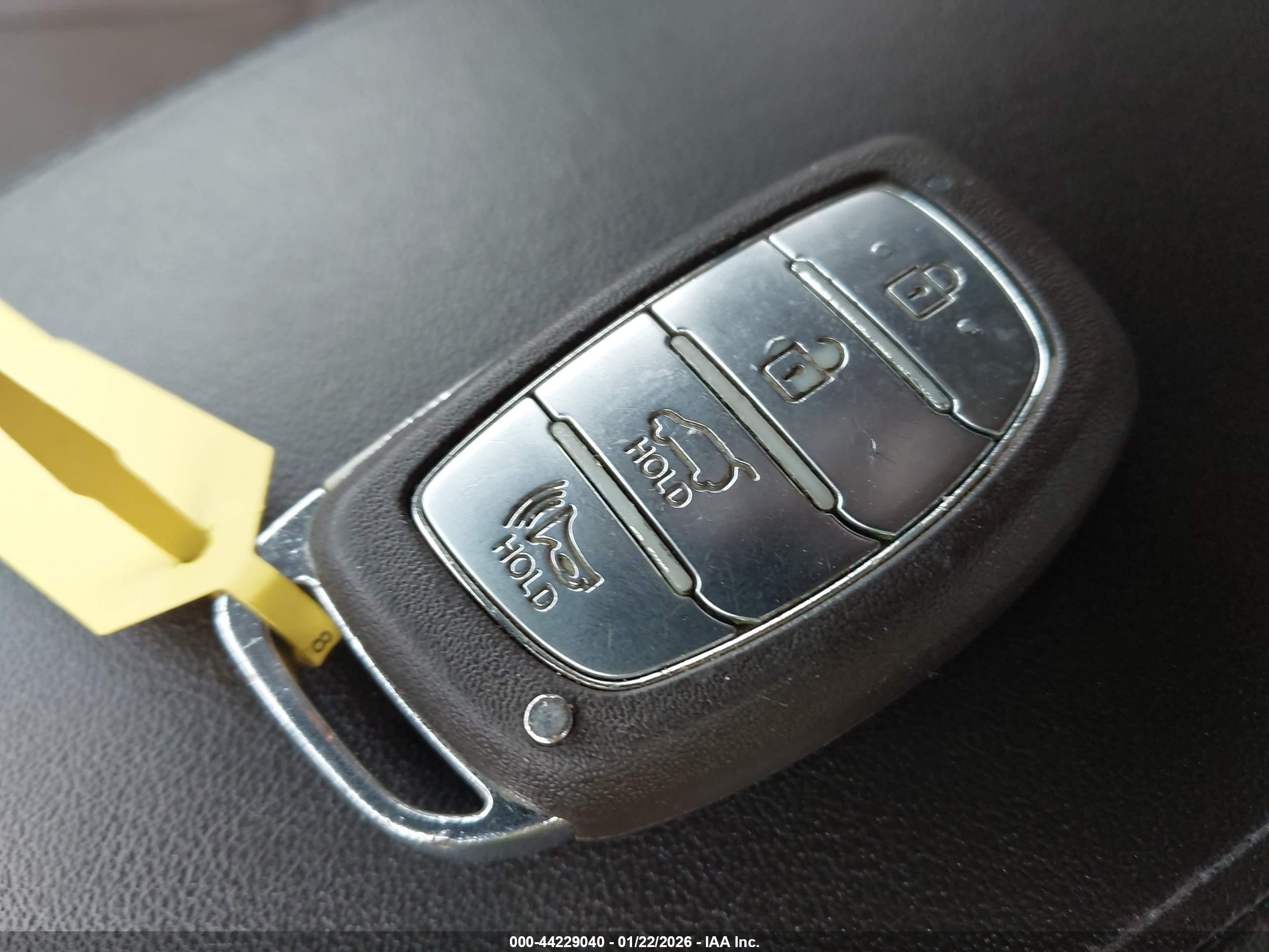 HYUNDAI TUCSON image 11