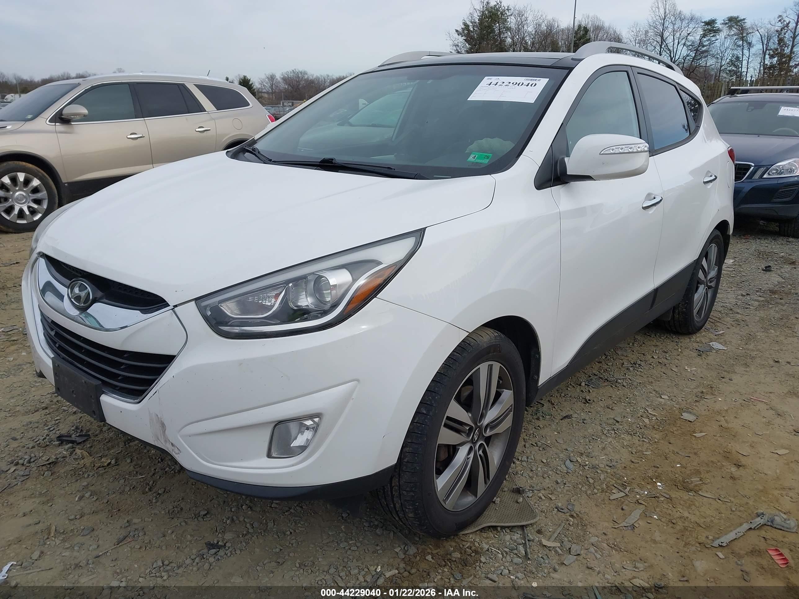 HYUNDAI TUCSON image 2