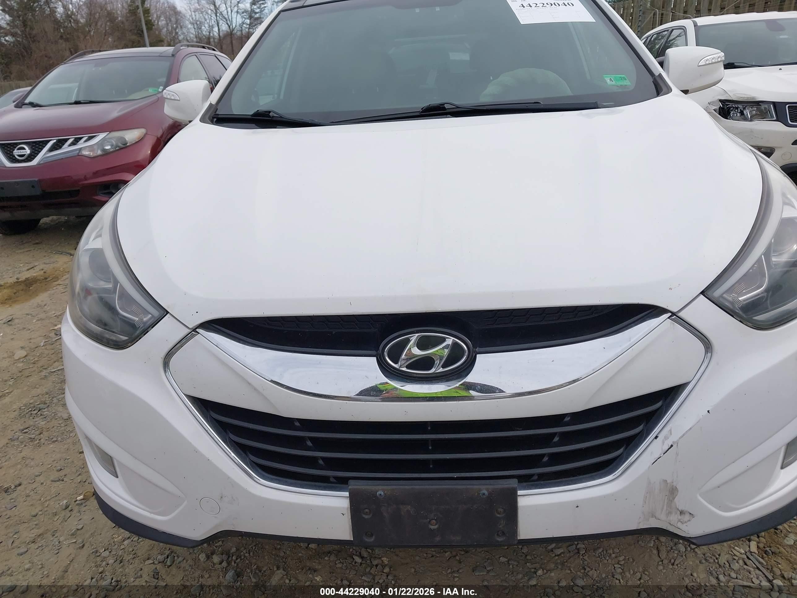 HYUNDAI TUCSON image 6