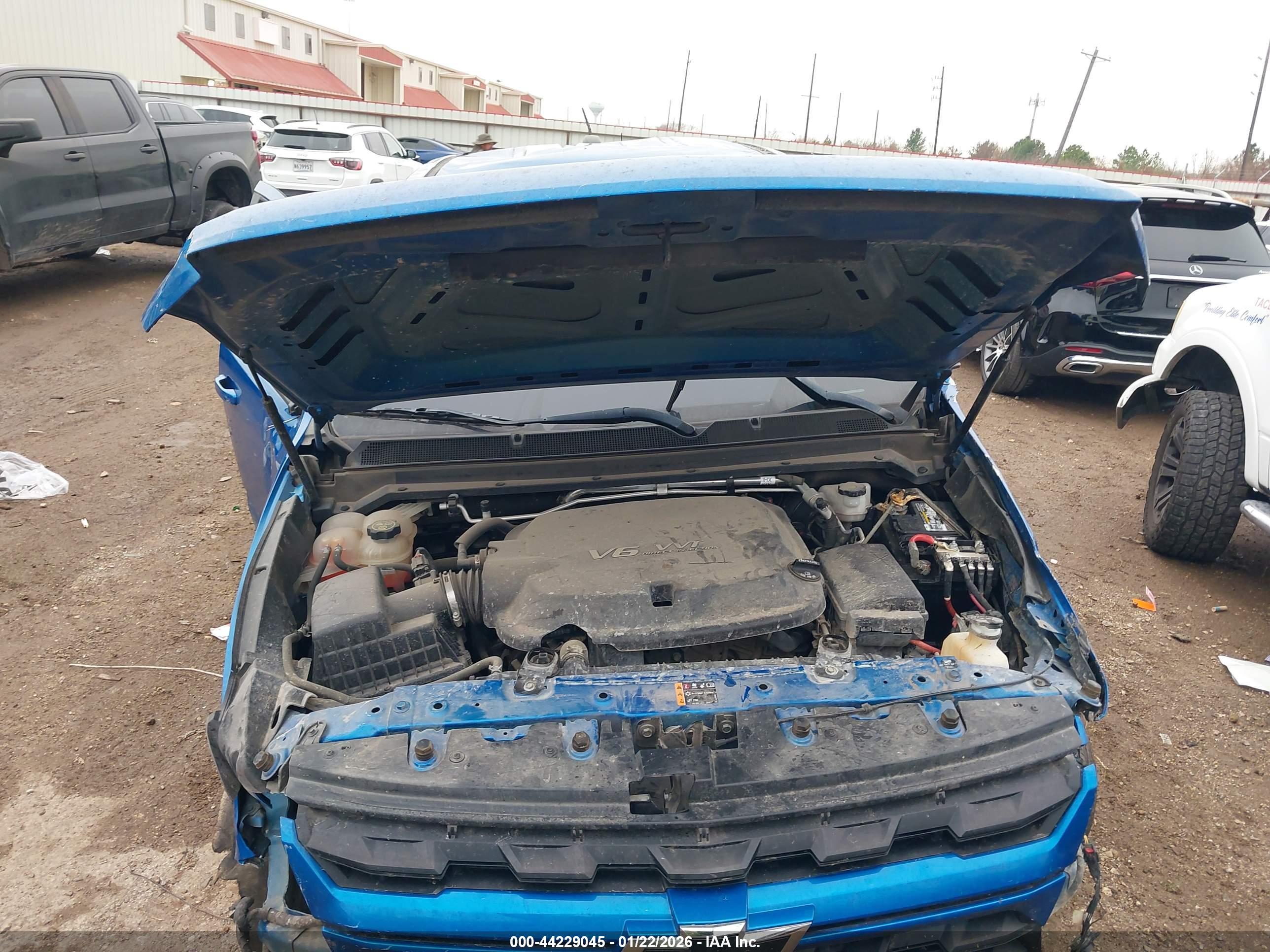 CHEVROLET COLORADO image 10
