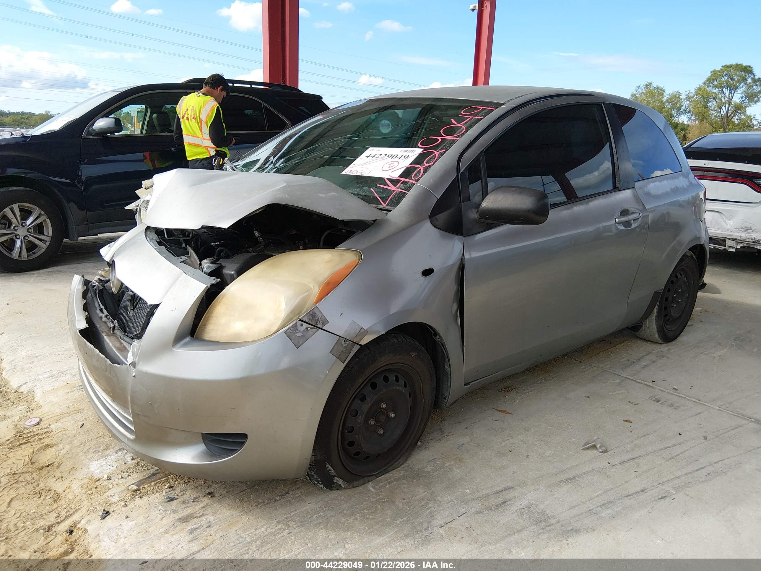 TOYOTA YARIS image 2