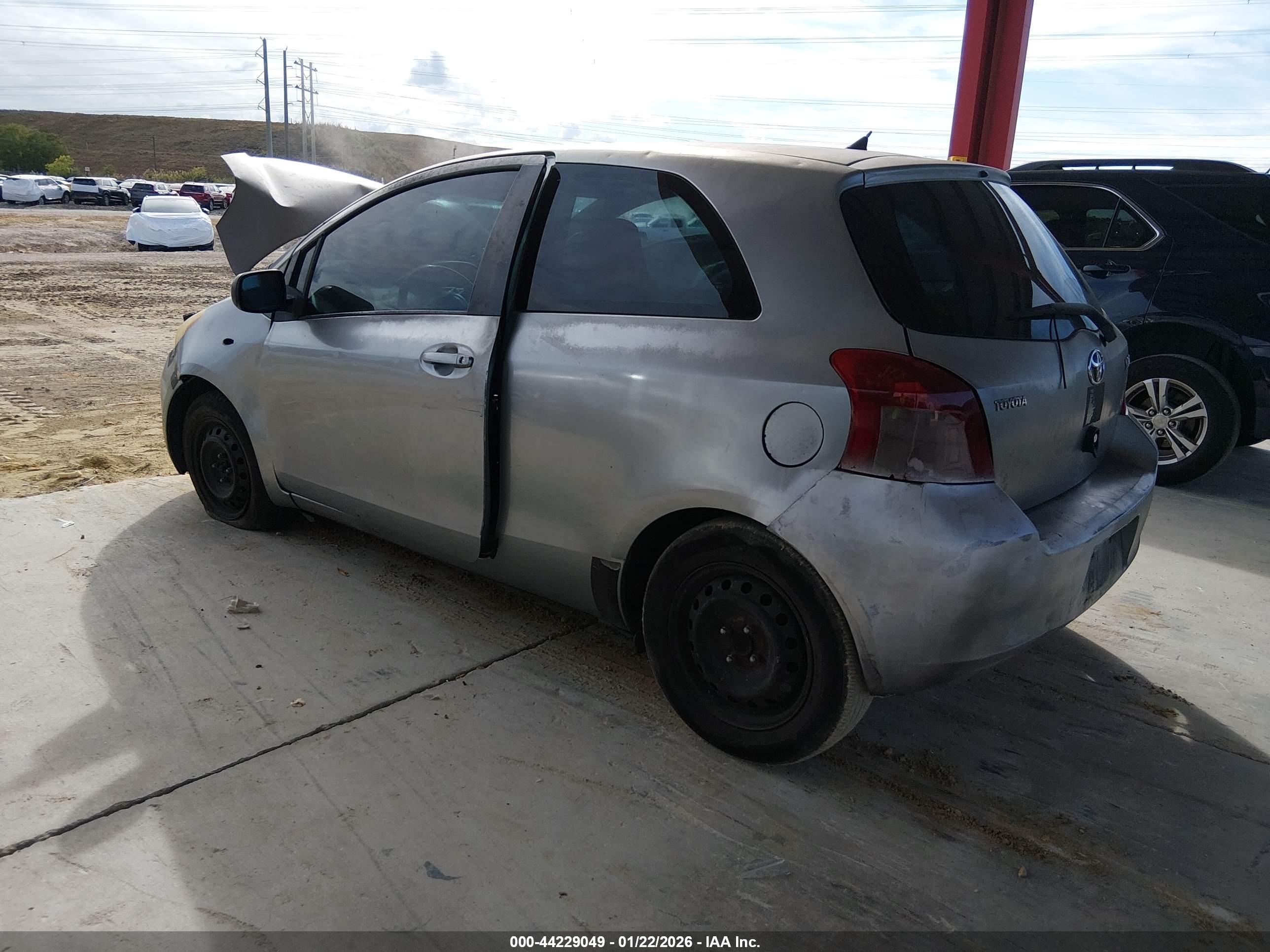 TOYOTA YARIS image 3