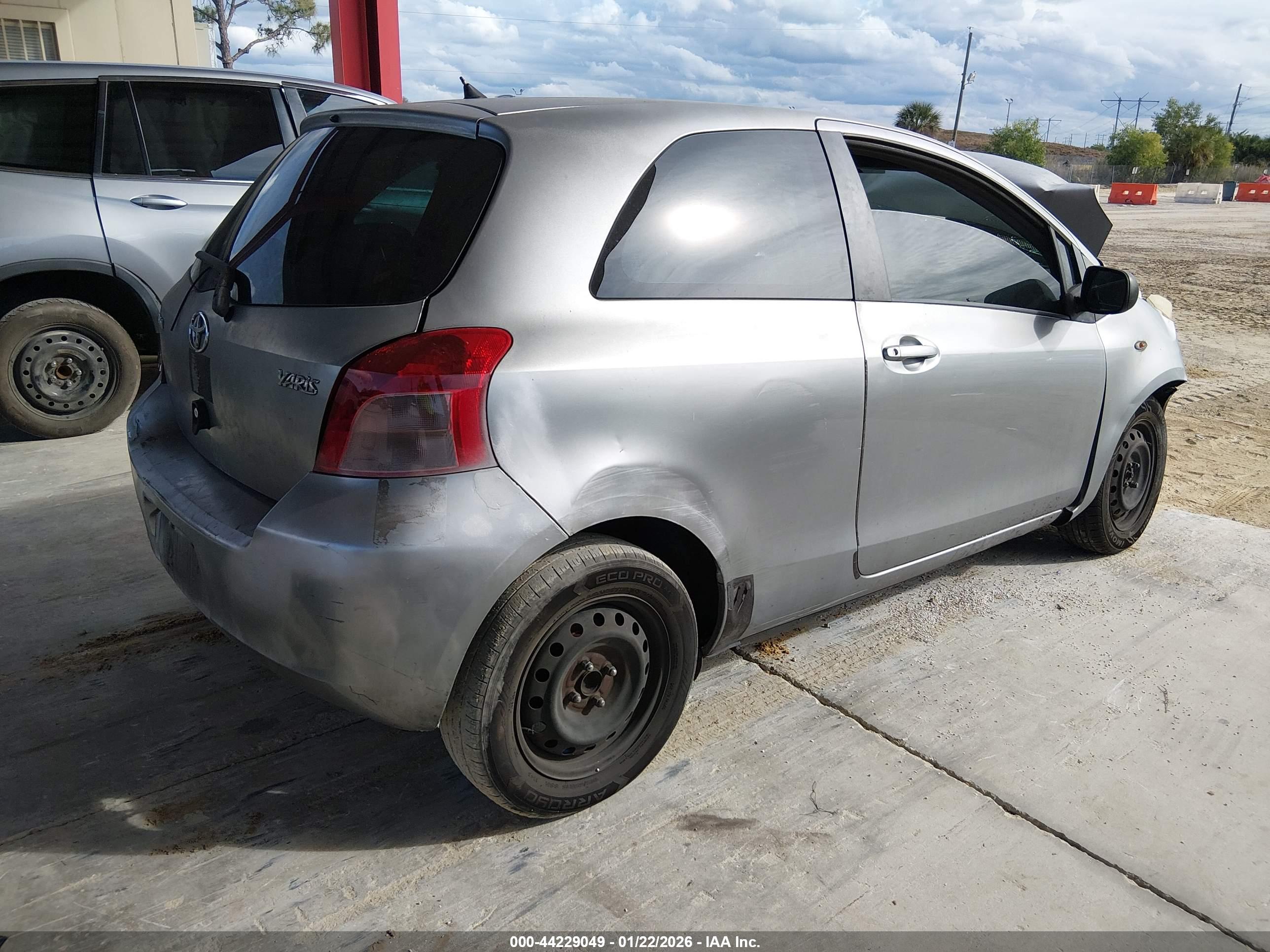 TOYOTA YARIS image 4
