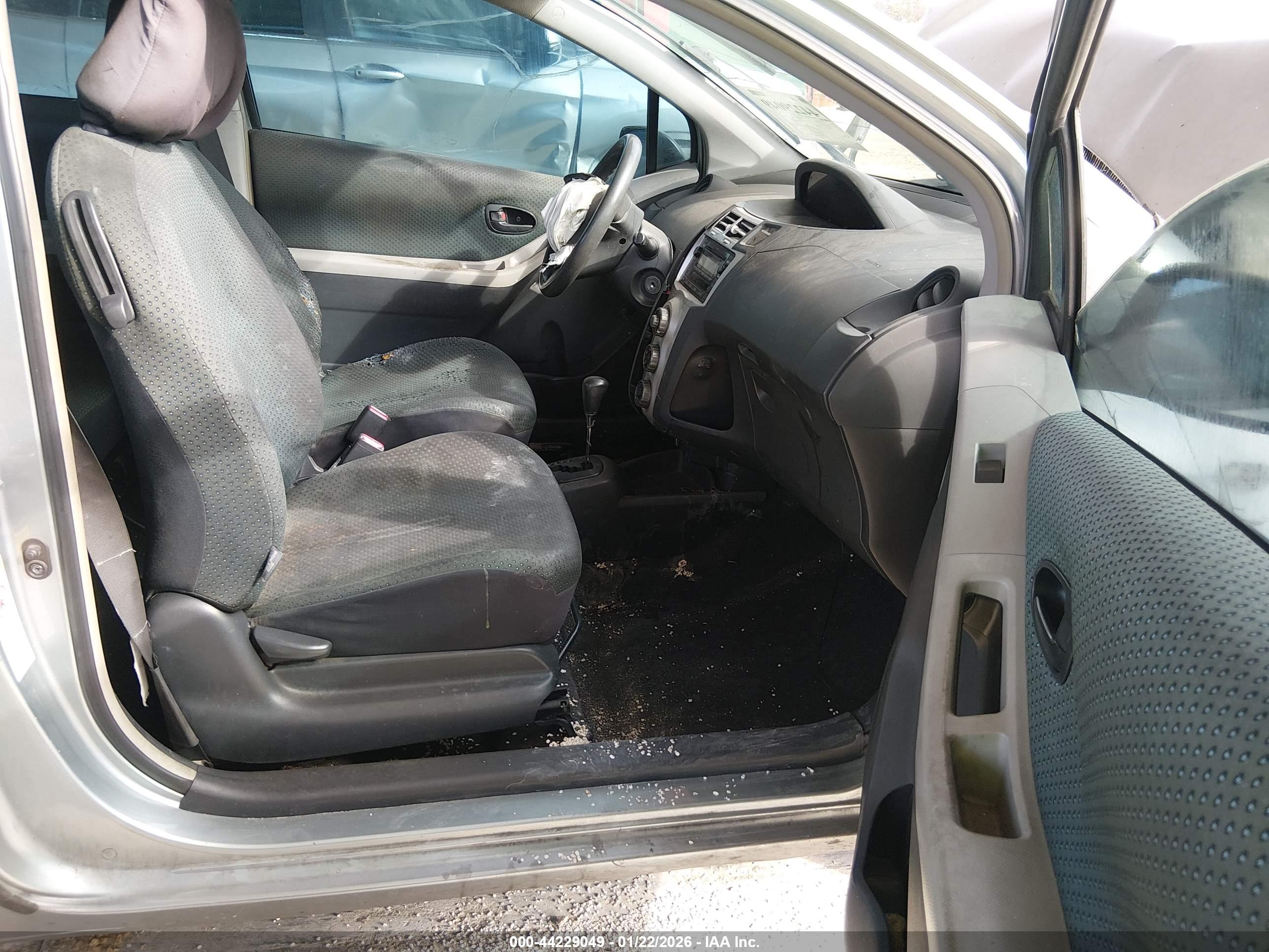 TOYOTA YARIS image 5