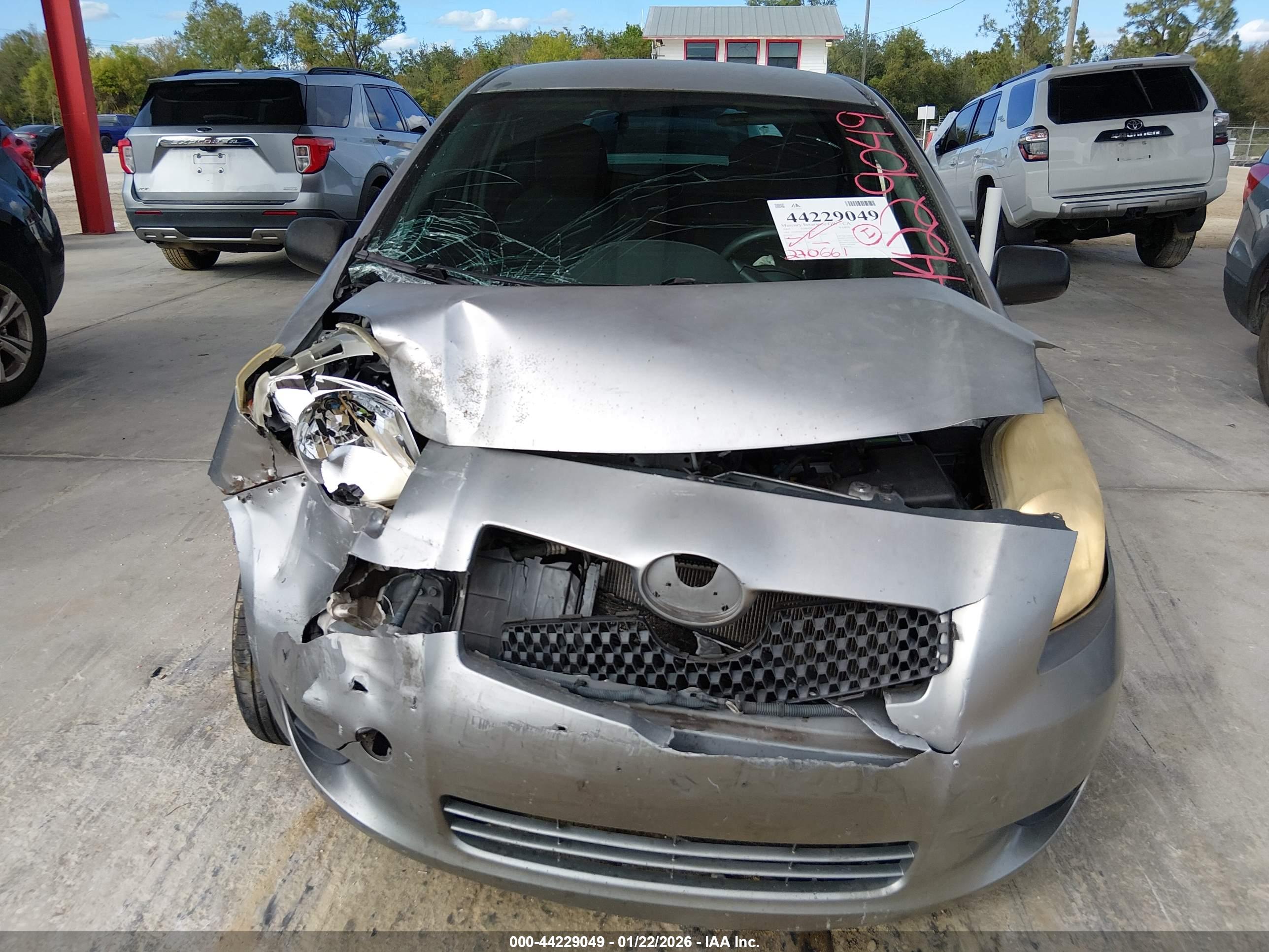 TOYOTA YARIS image 6