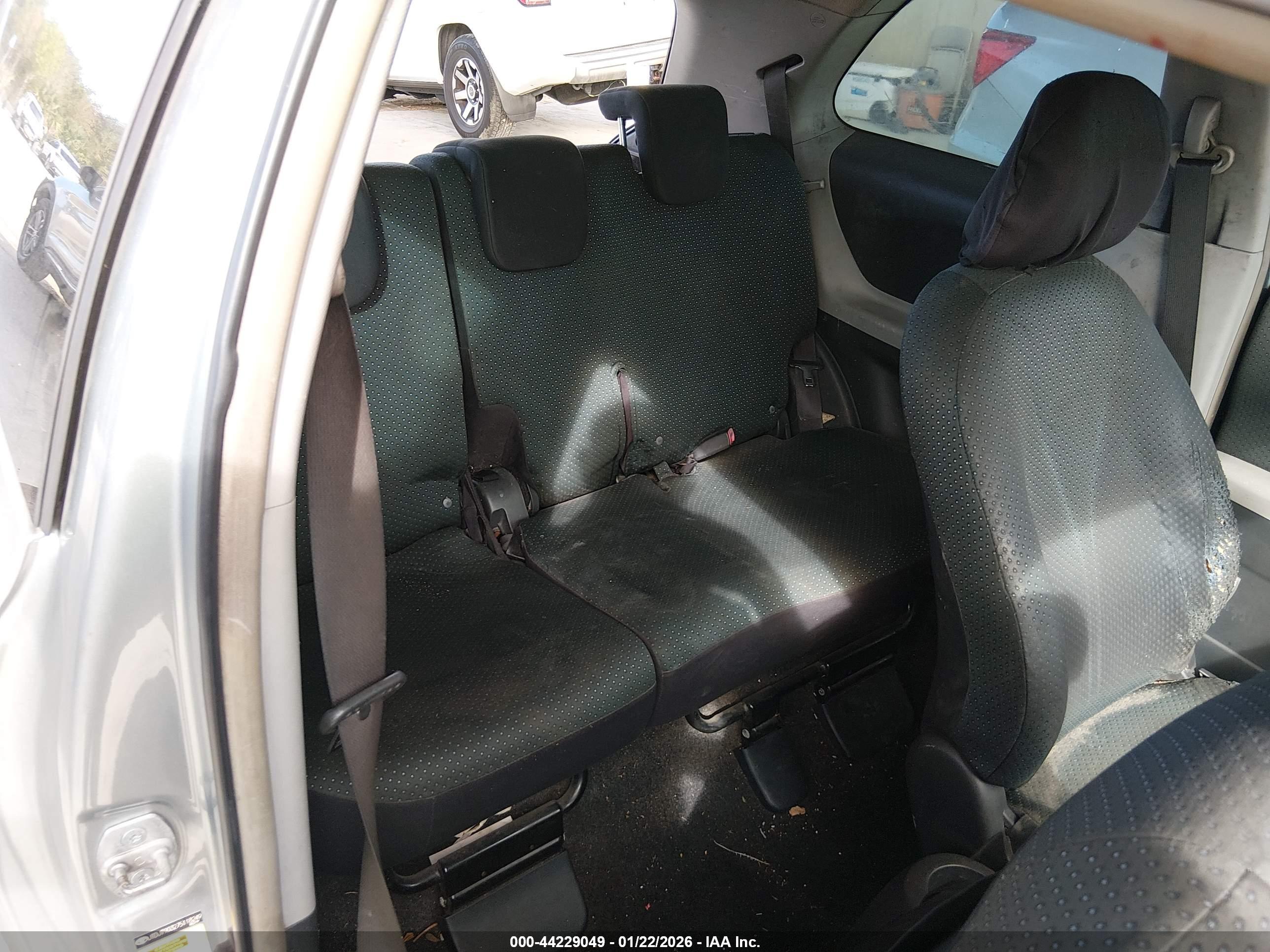 TOYOTA YARIS image 8