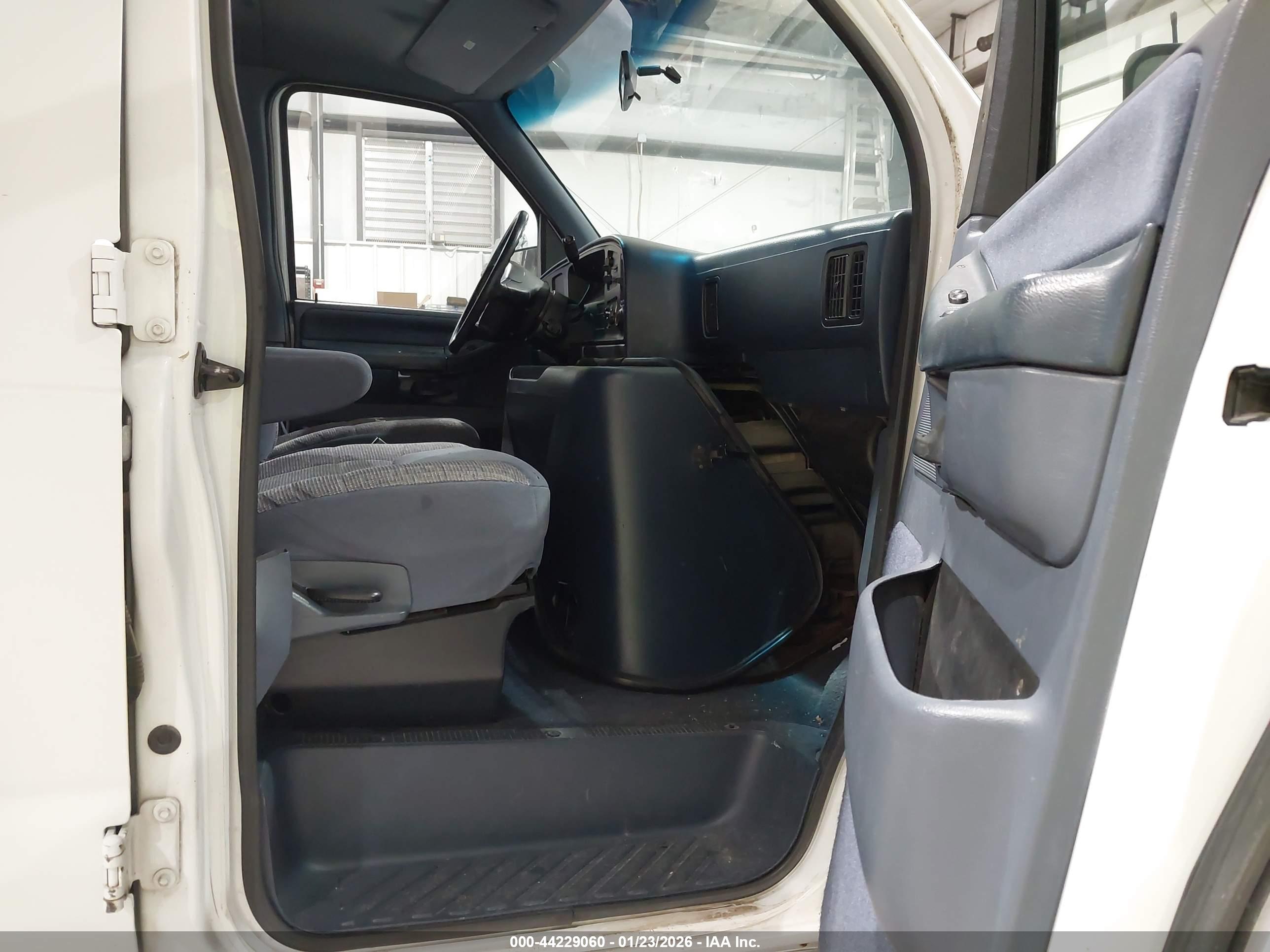 FORD ECONOLINE image 5