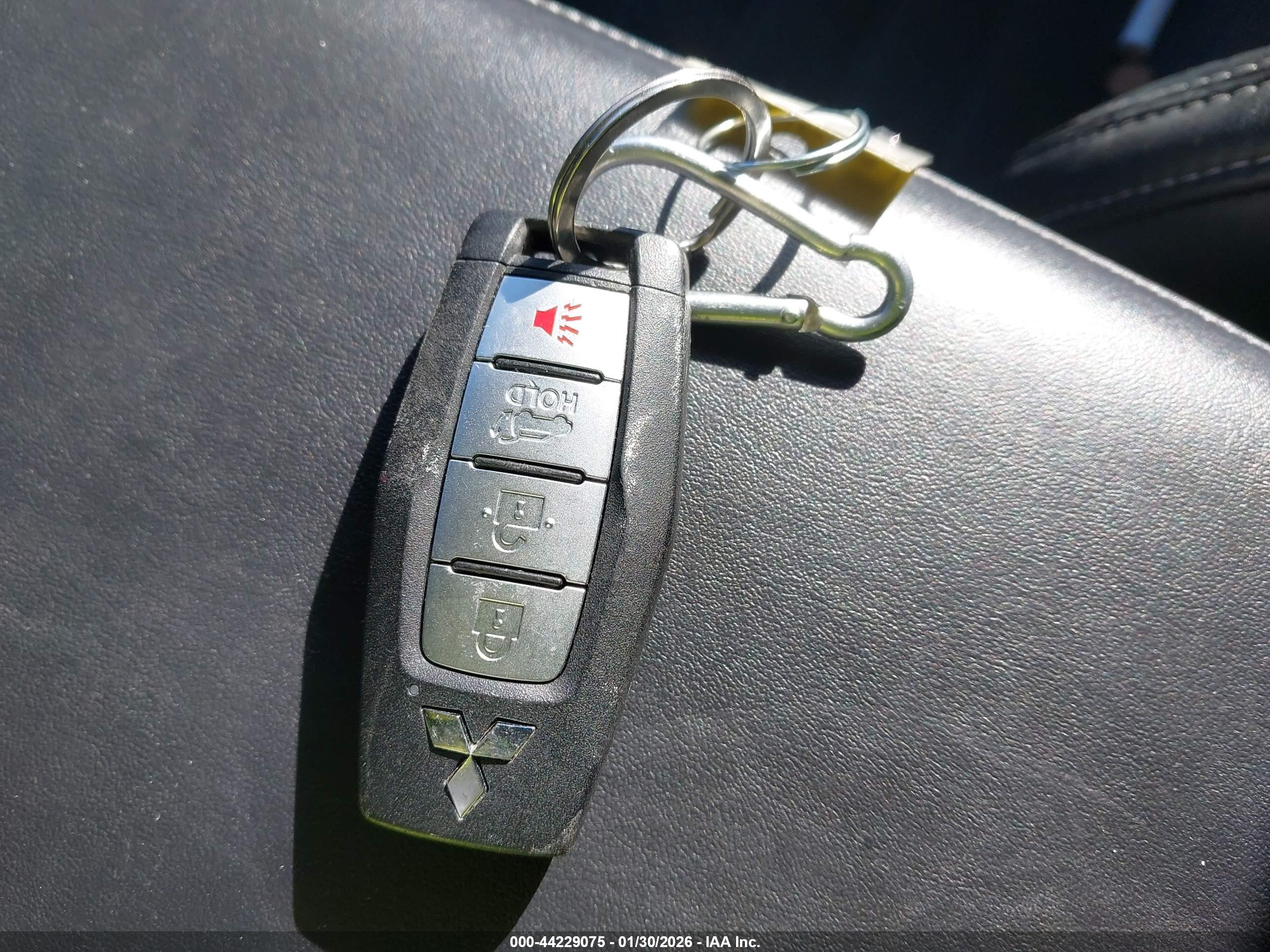 MITSUBISHI OUTLANDER image 11