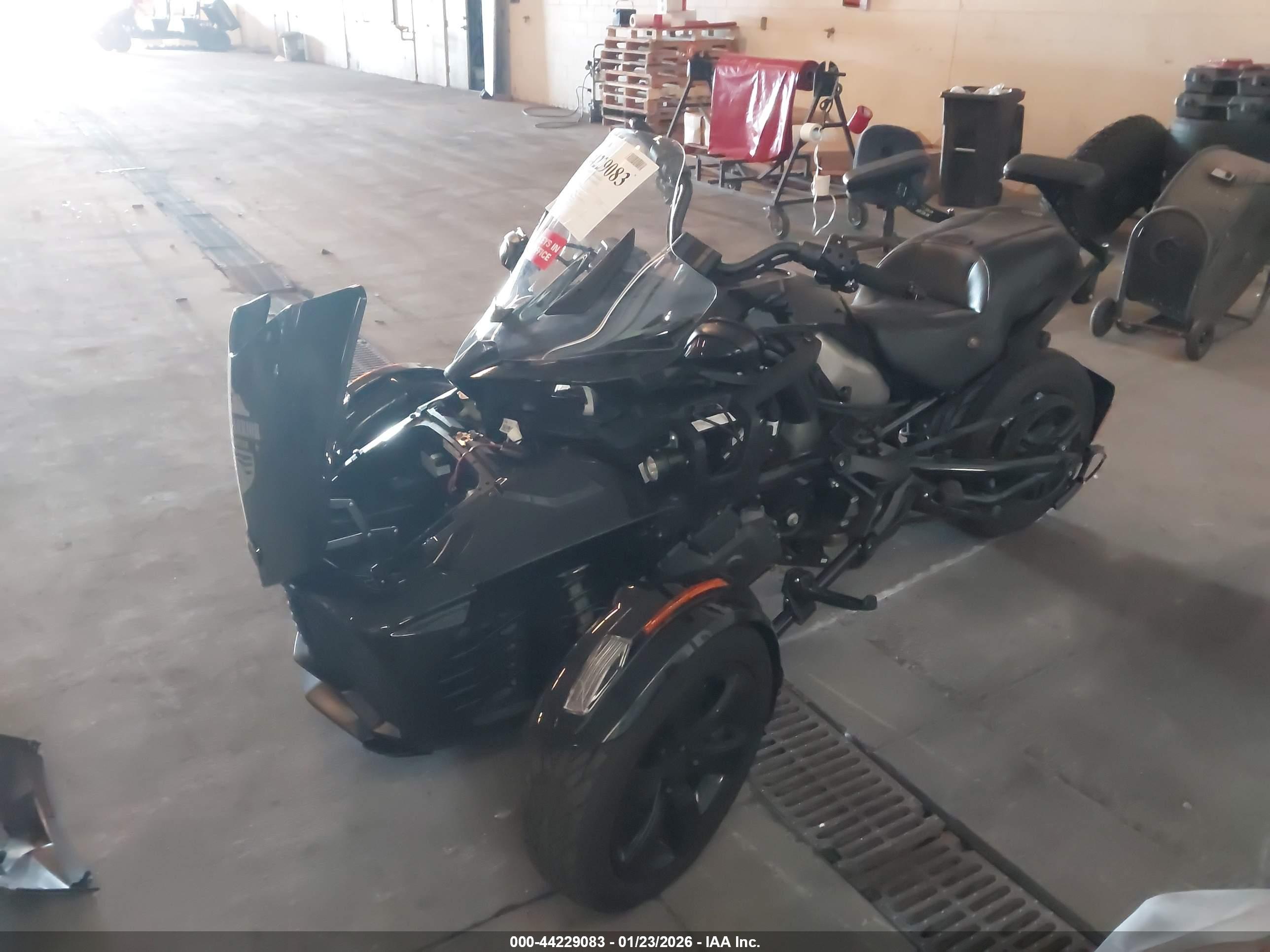 CAN-AM SPYDER image 2