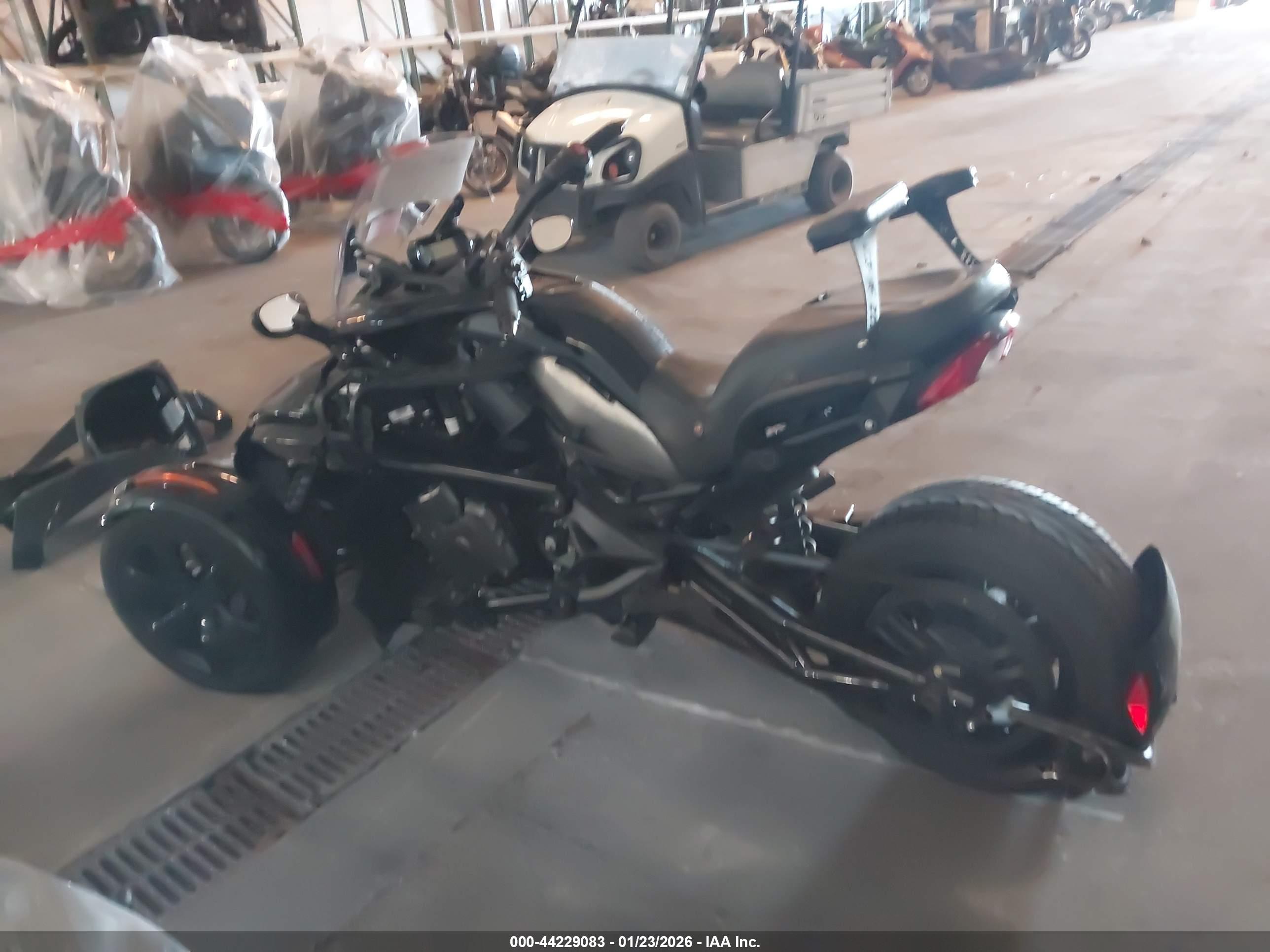 CAN-AM SPYDER image 3