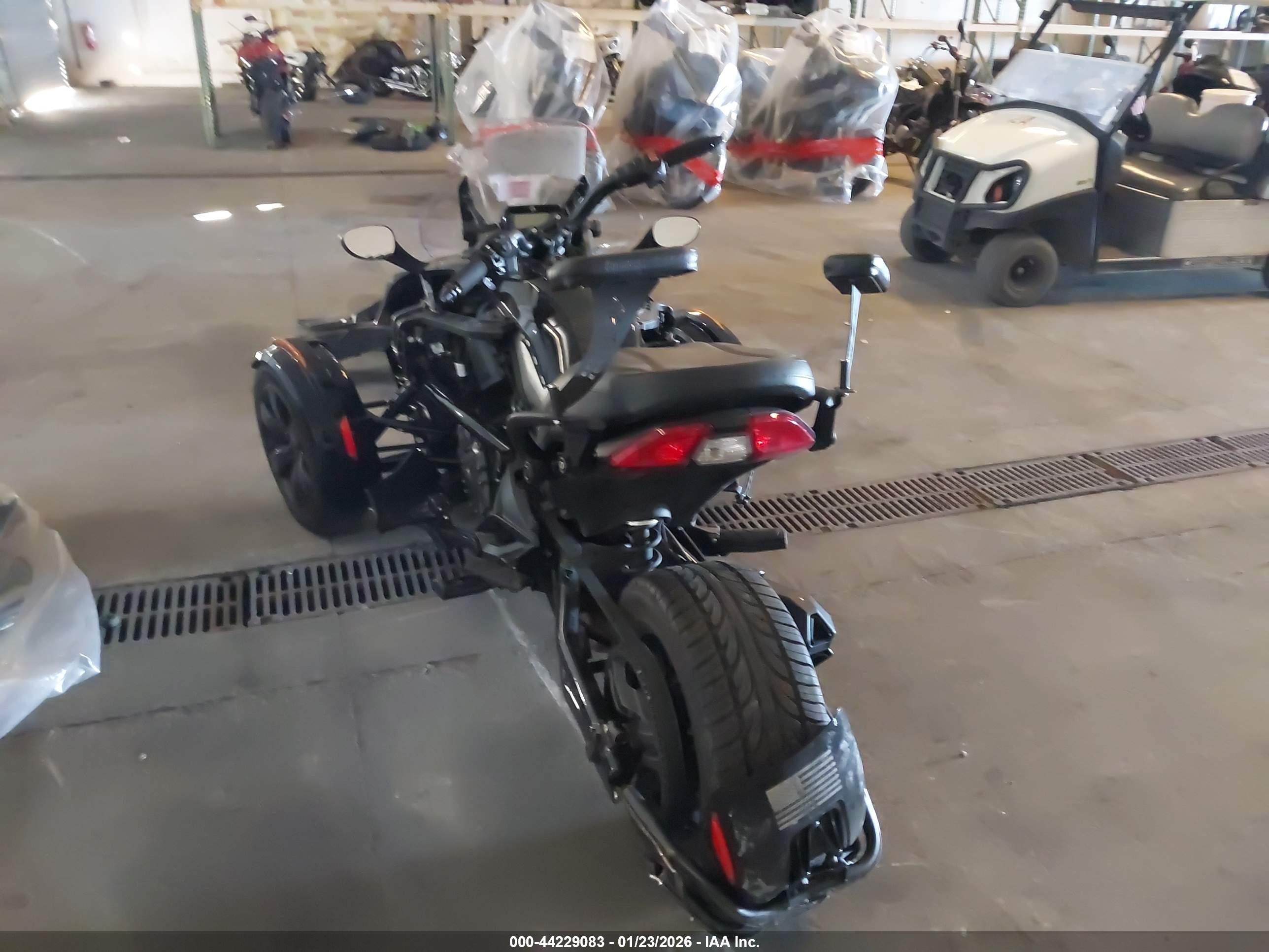 CAN-AM SPYDER image 6