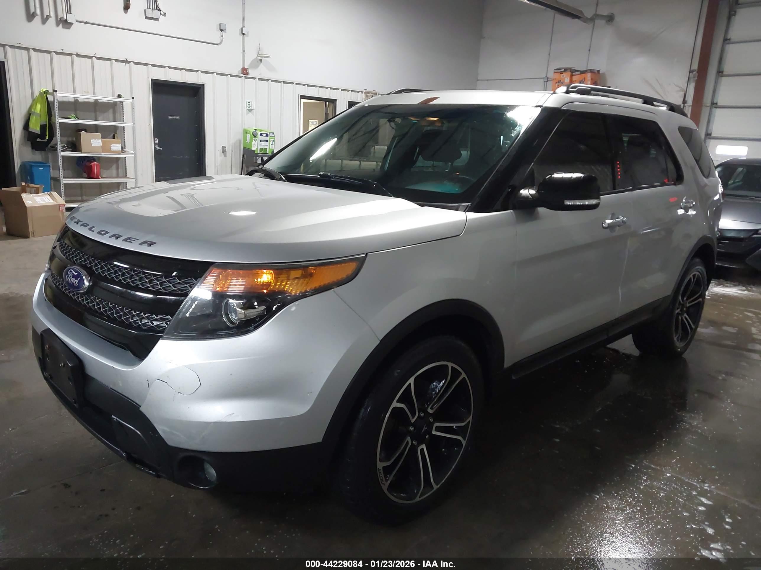 FORD EXPLORER image 2