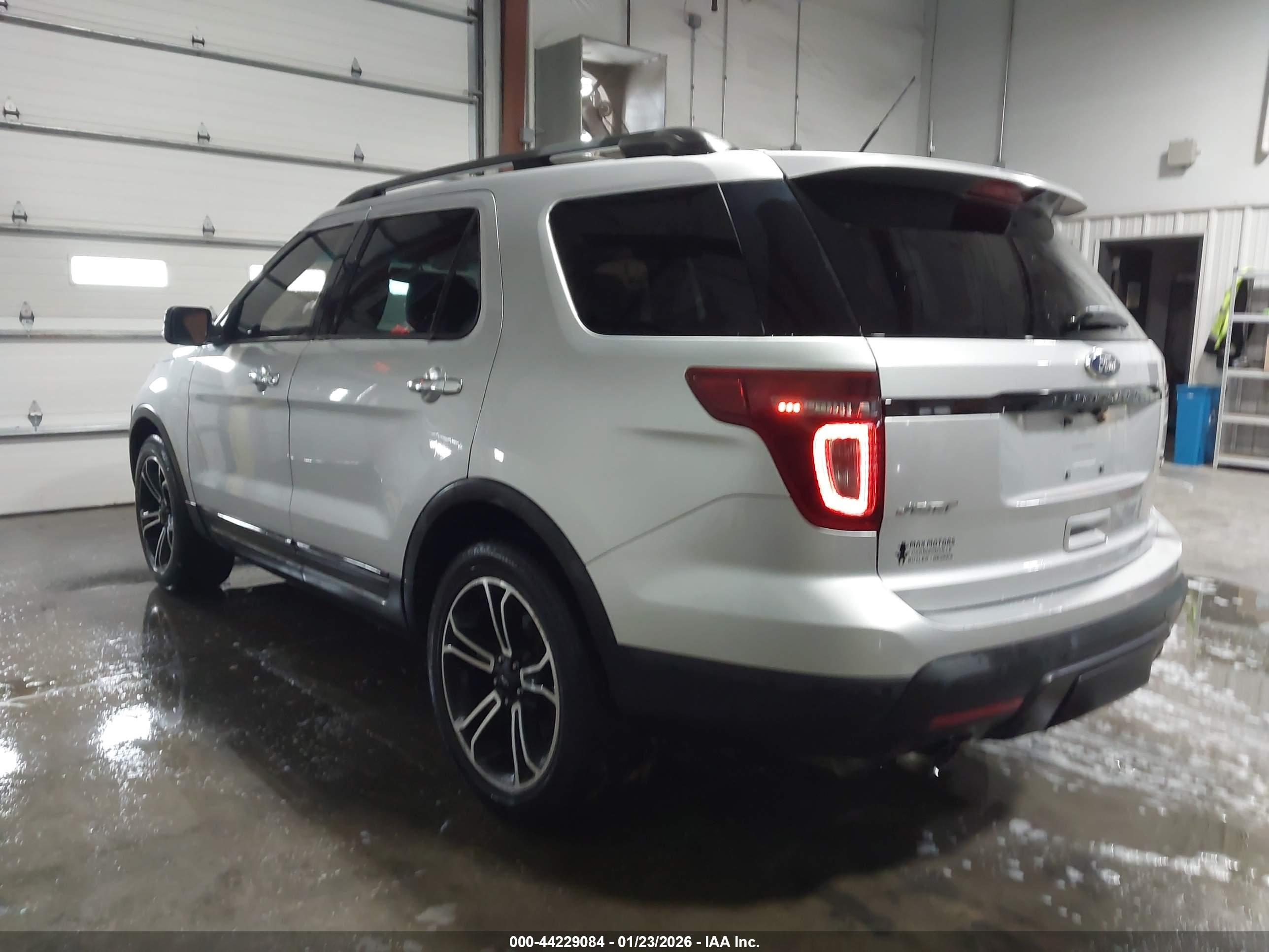 FORD EXPLORER image 3