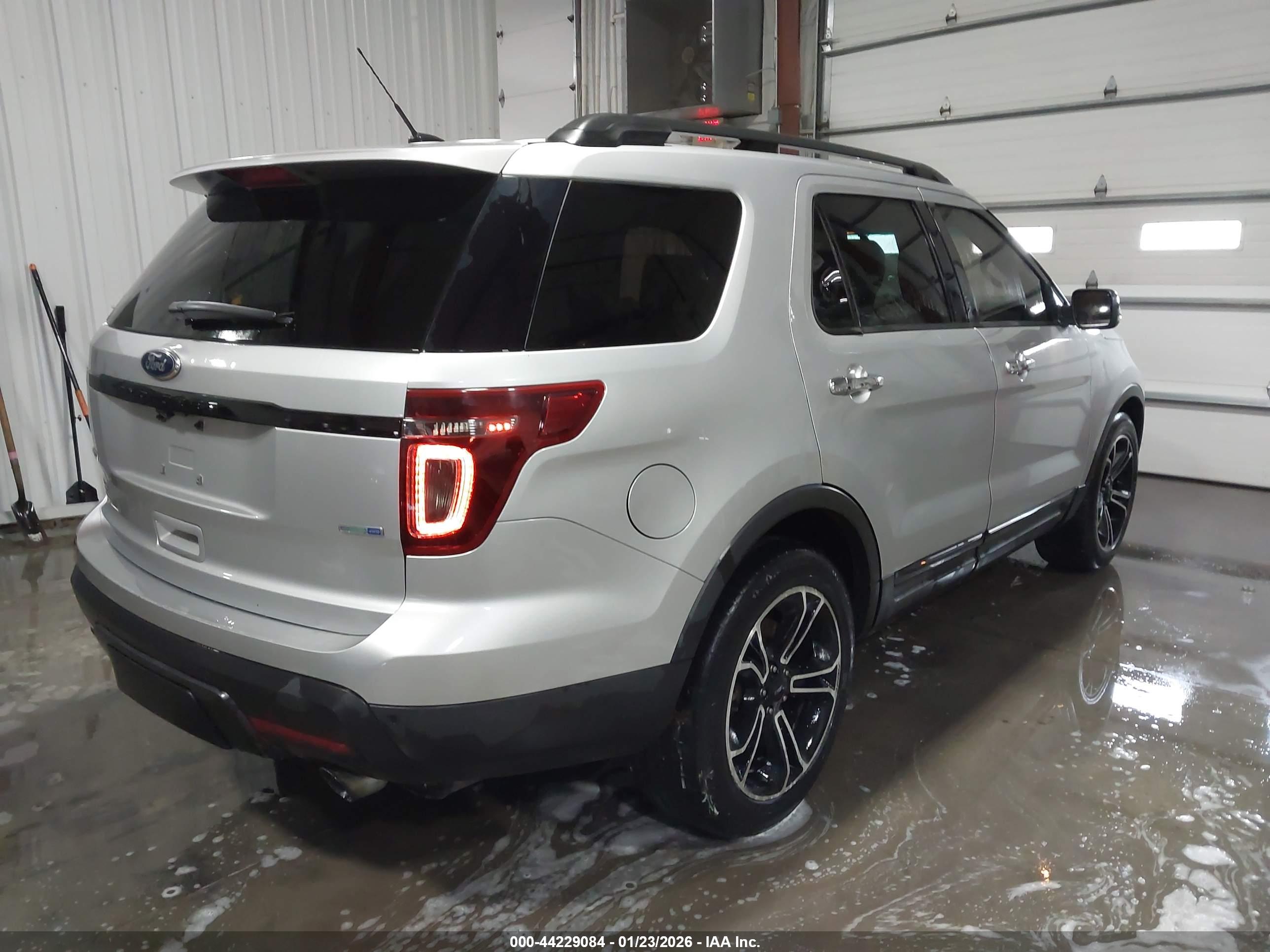FORD EXPLORER image 4
