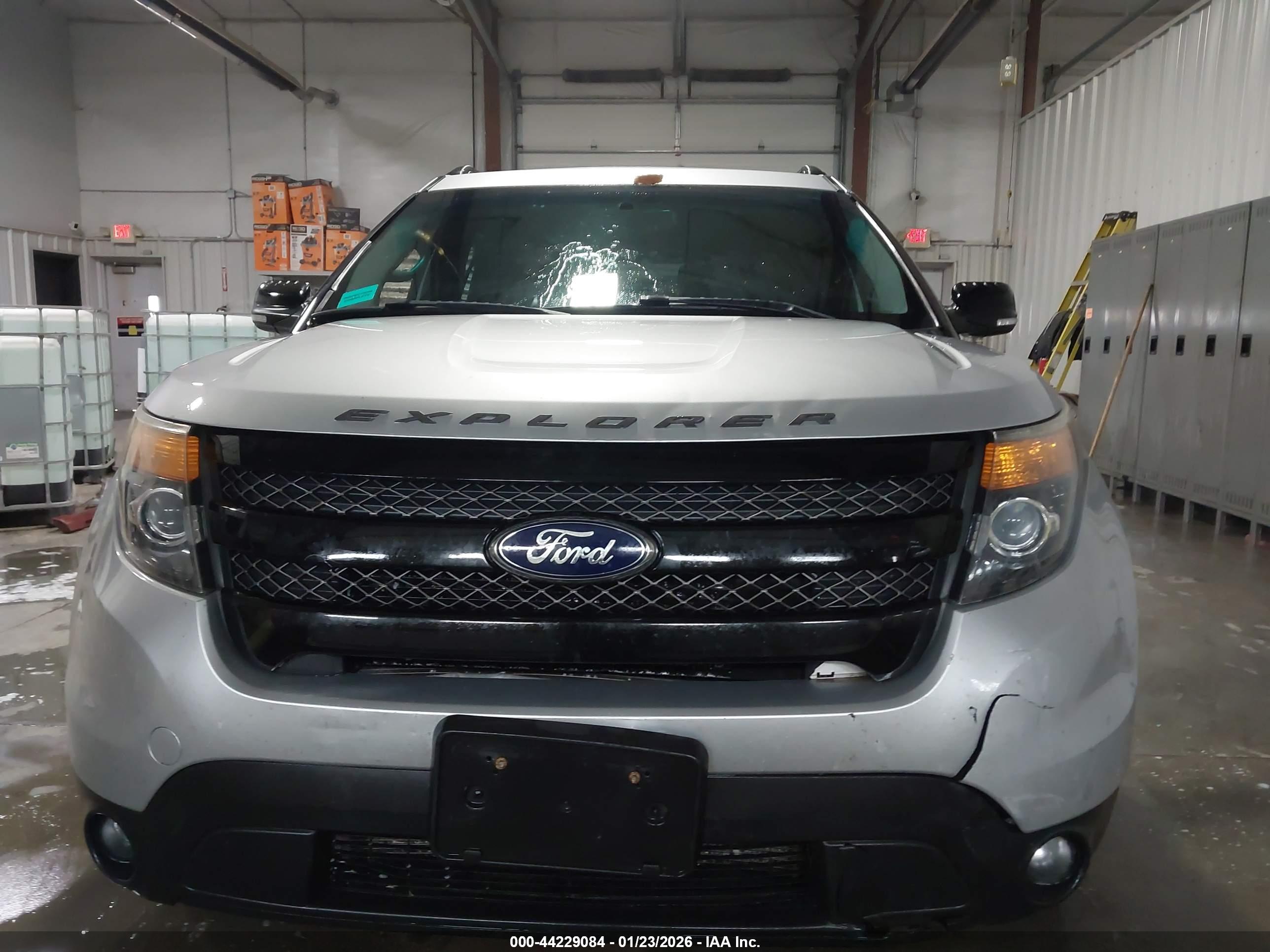 FORD EXPLORER image 6