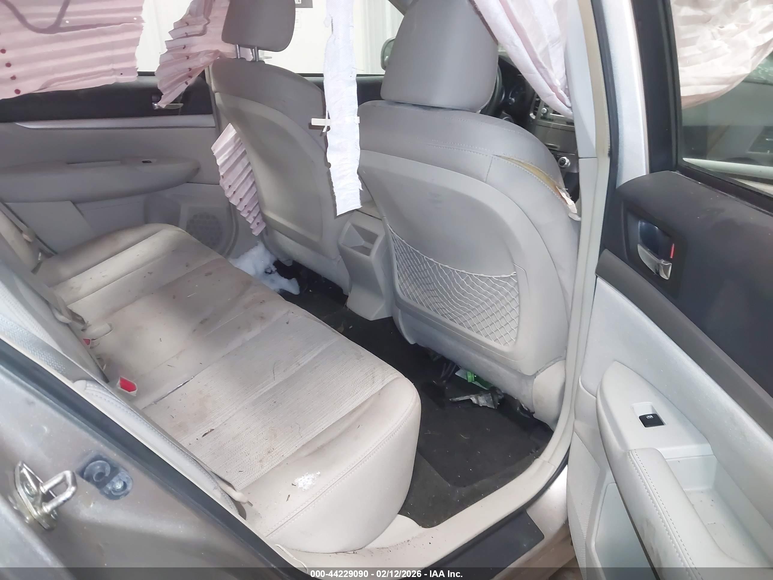 SUBARU LEGACY image 8
