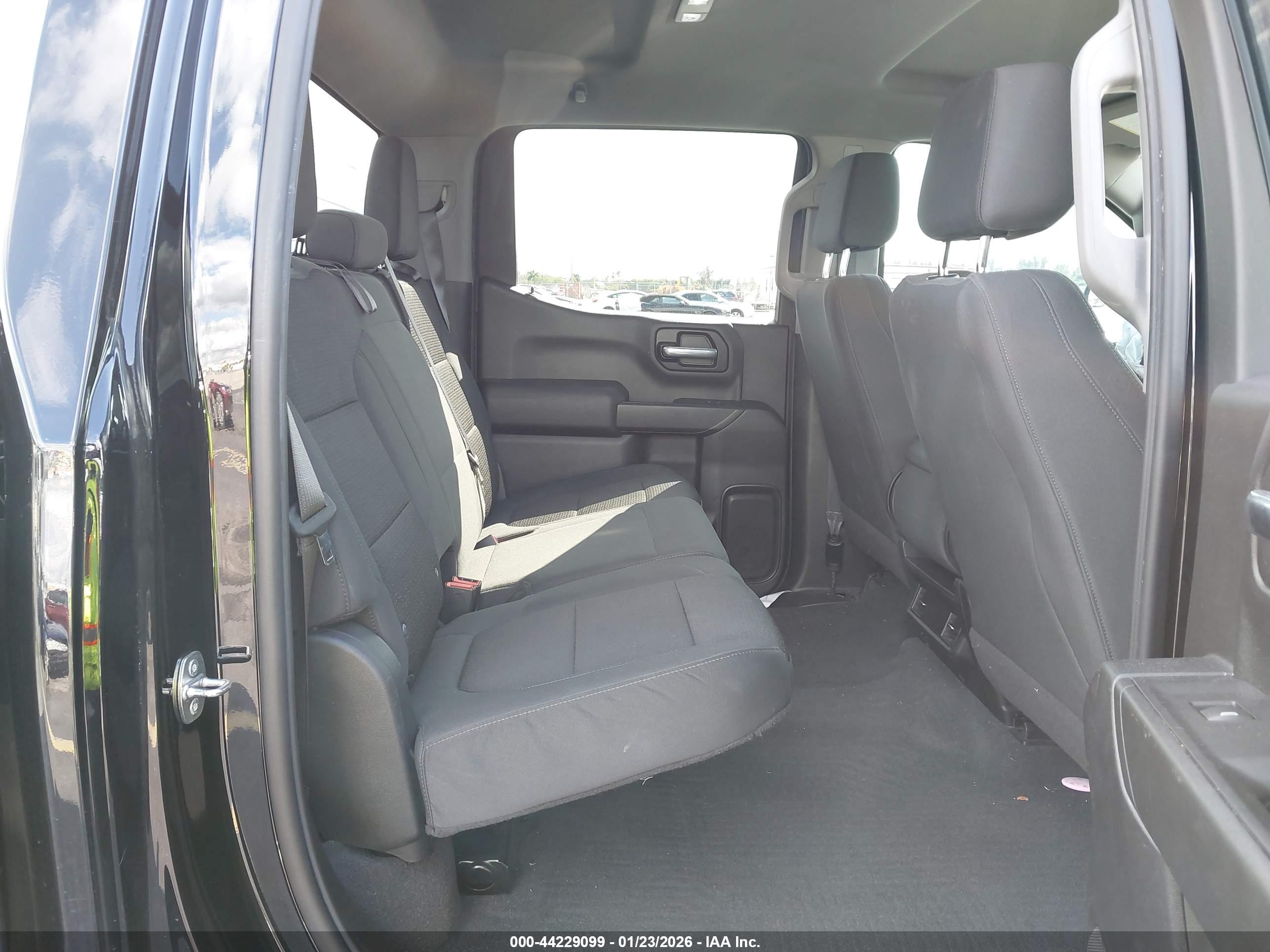 CHEVROLET SILVERADO image 8