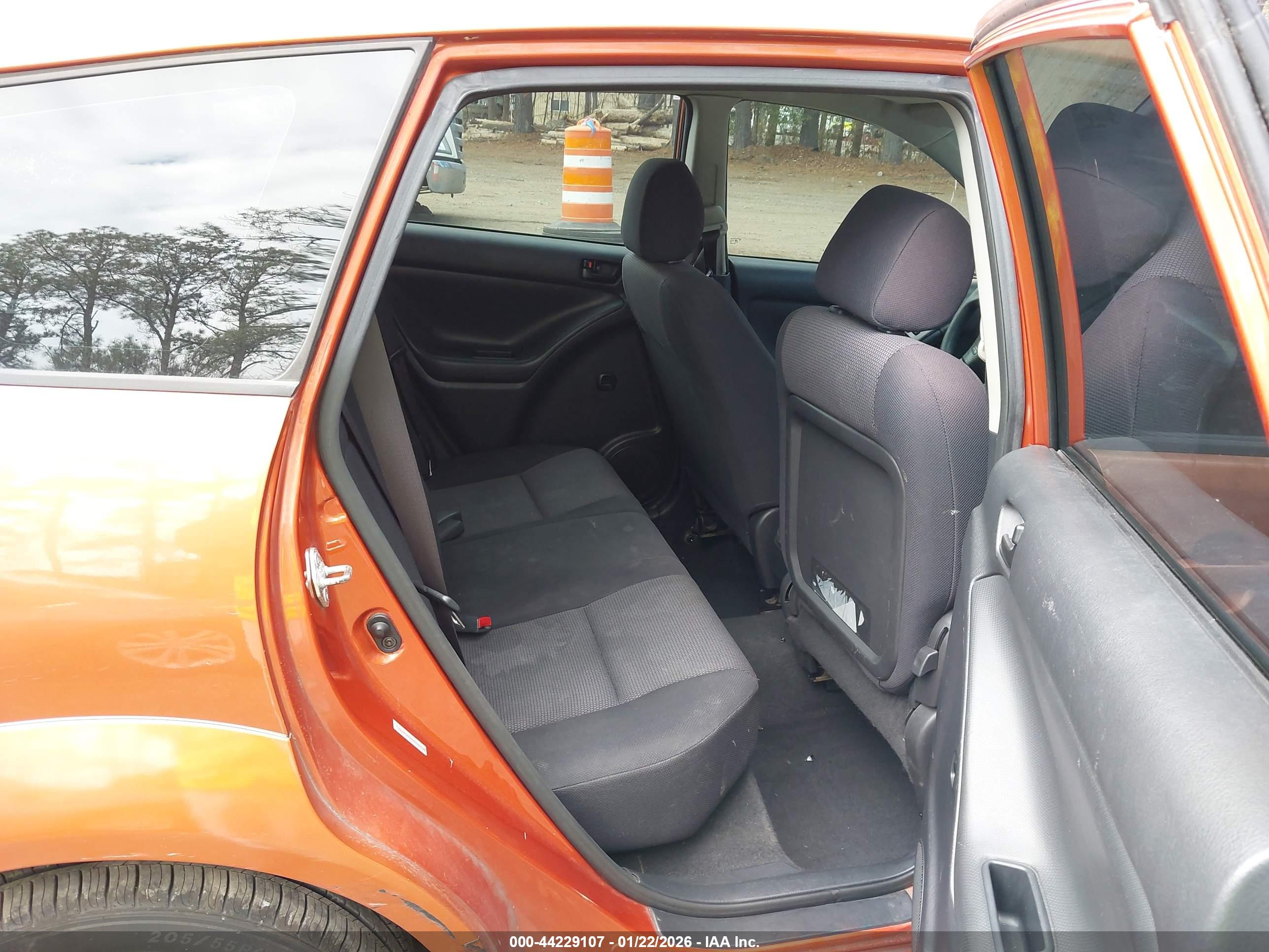 PONTIAC VIBE image 8