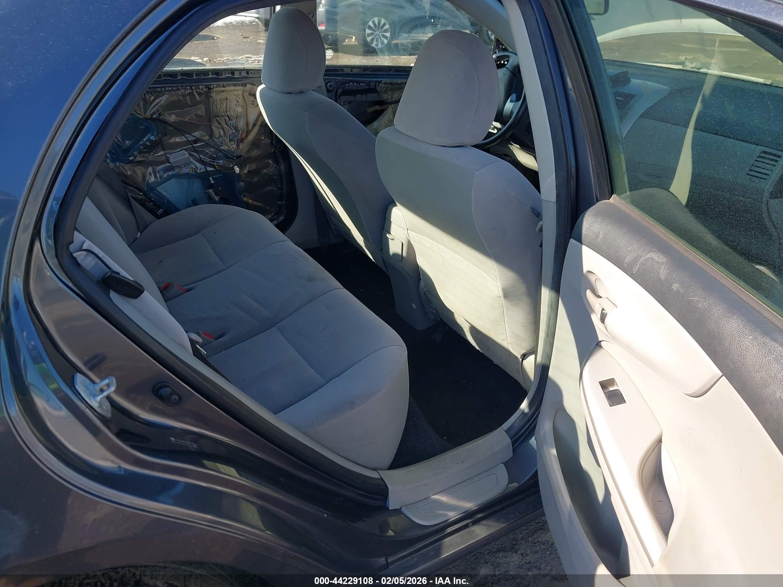 TOYOTA COROLLA image 8