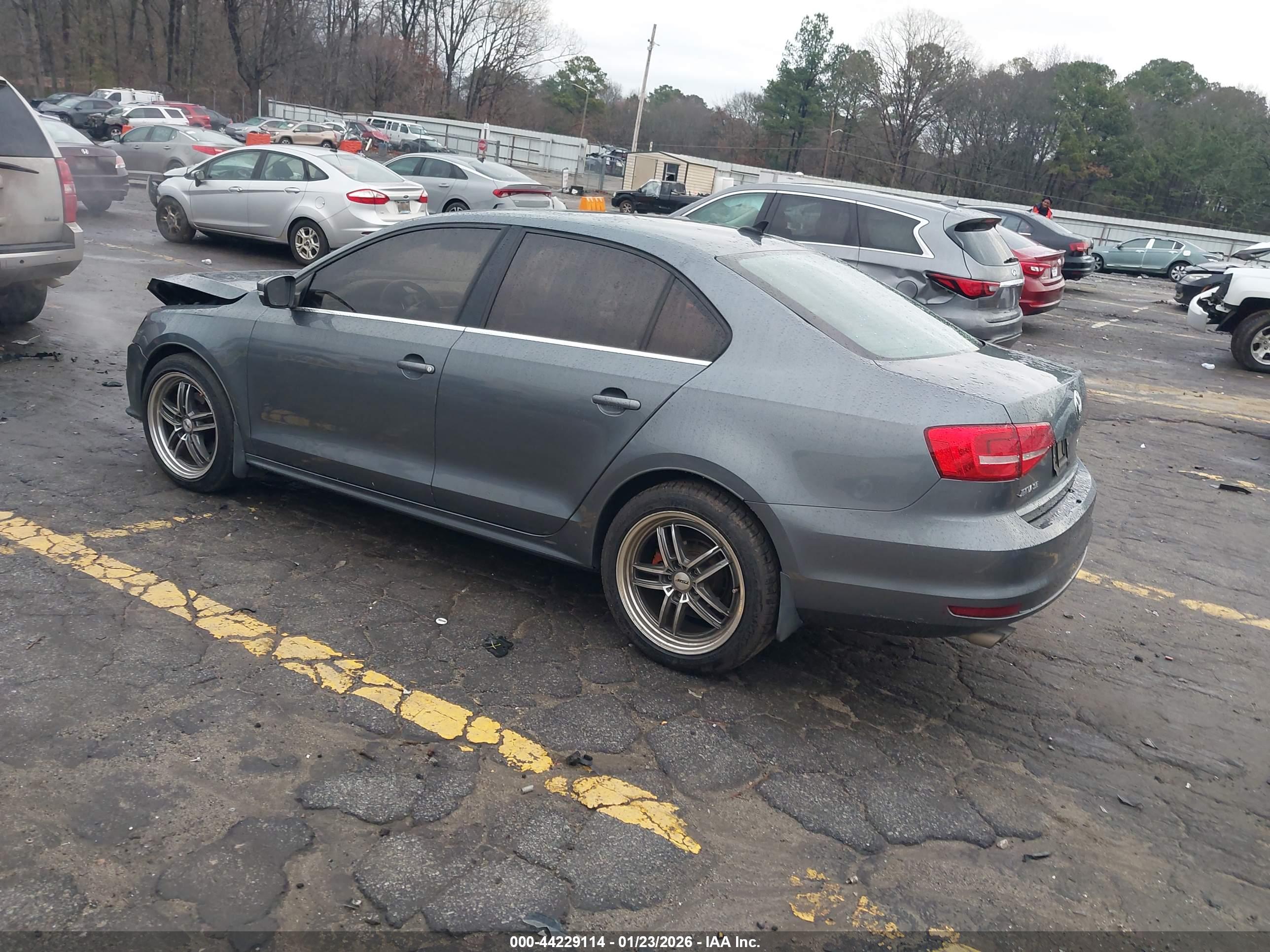 VOLKSWAGEN JETTA image 3