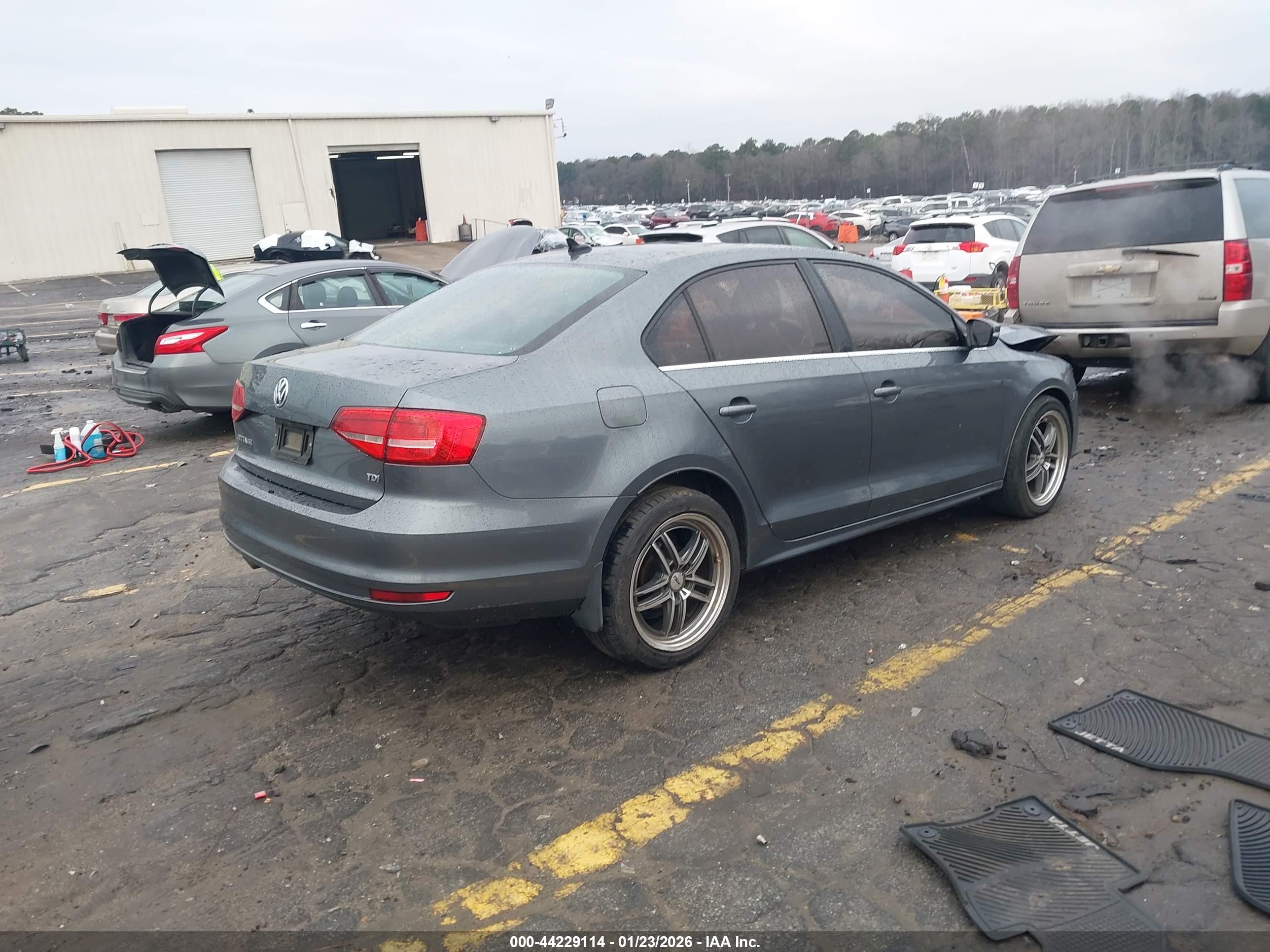 VOLKSWAGEN JETTA image 4