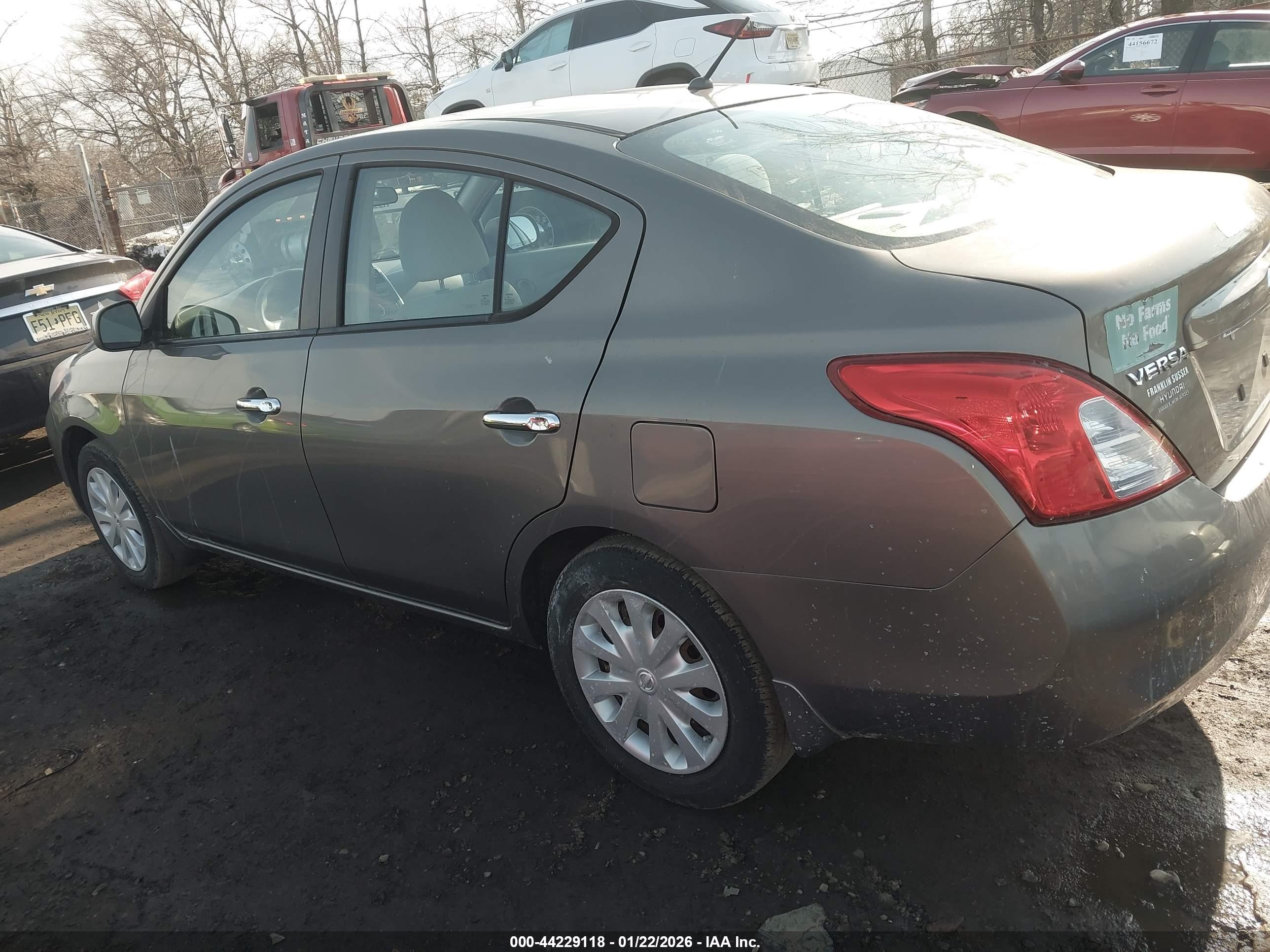NISSAN VERSA image 3