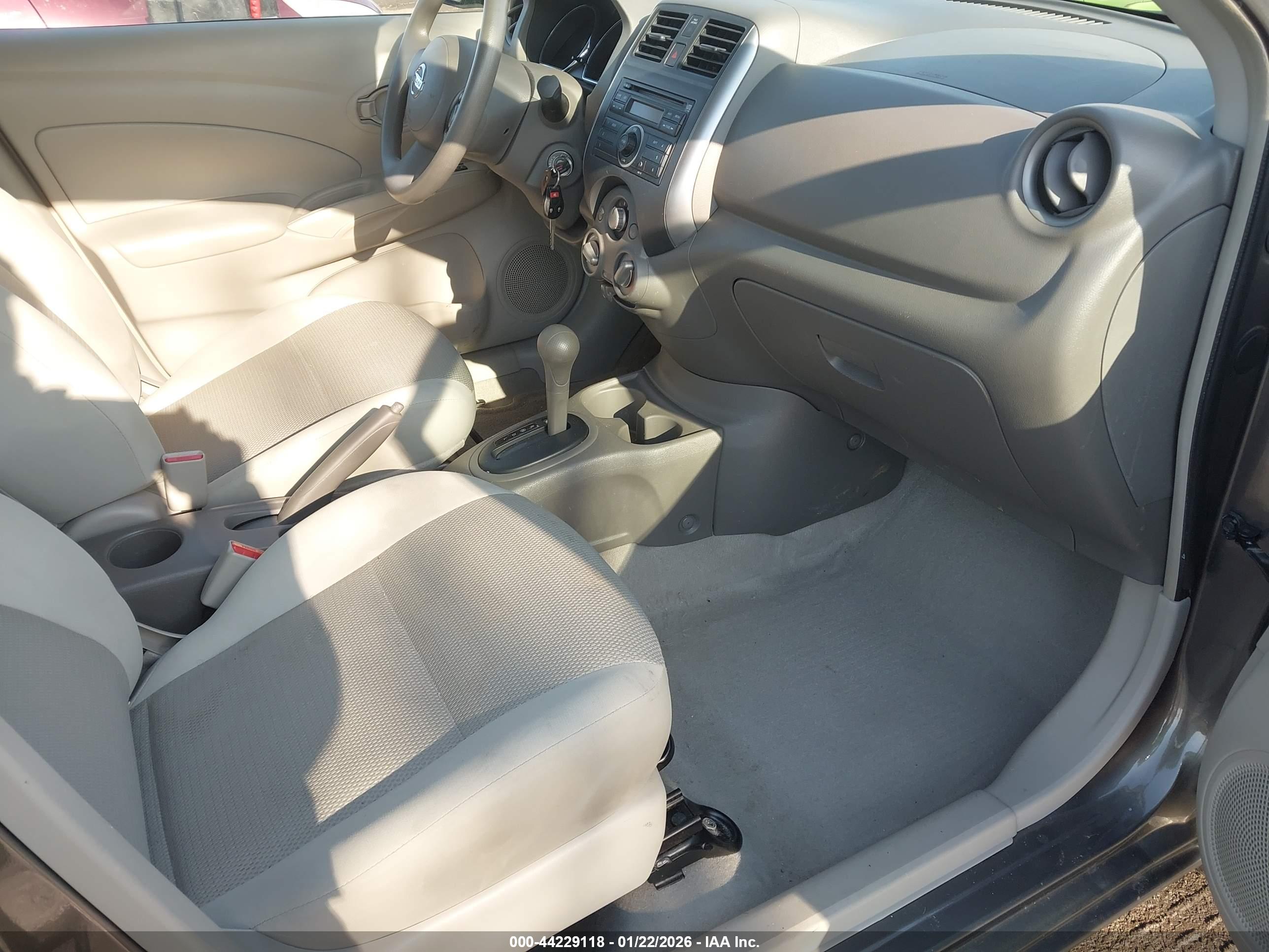 NISSAN VERSA image 5