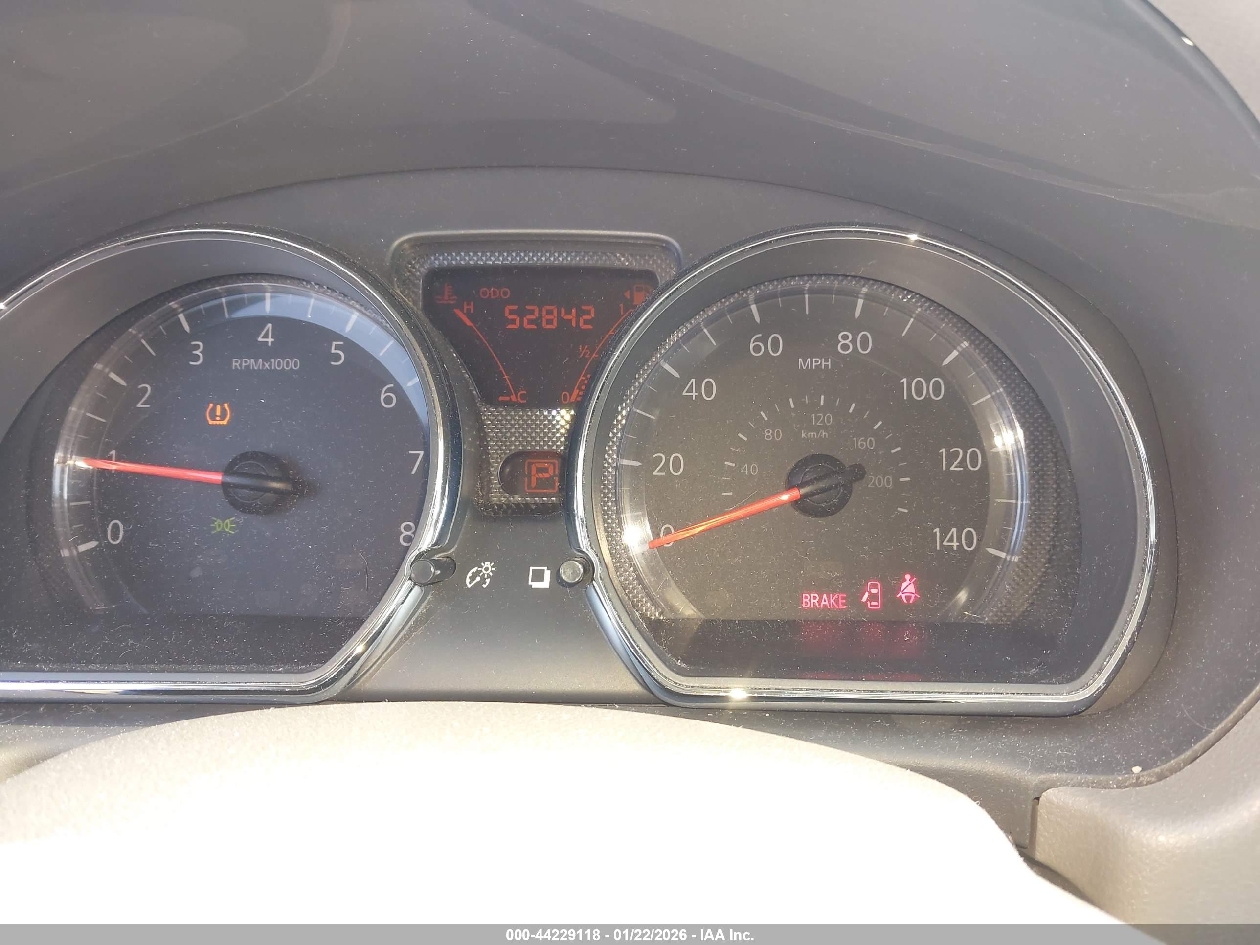 NISSAN VERSA image 7