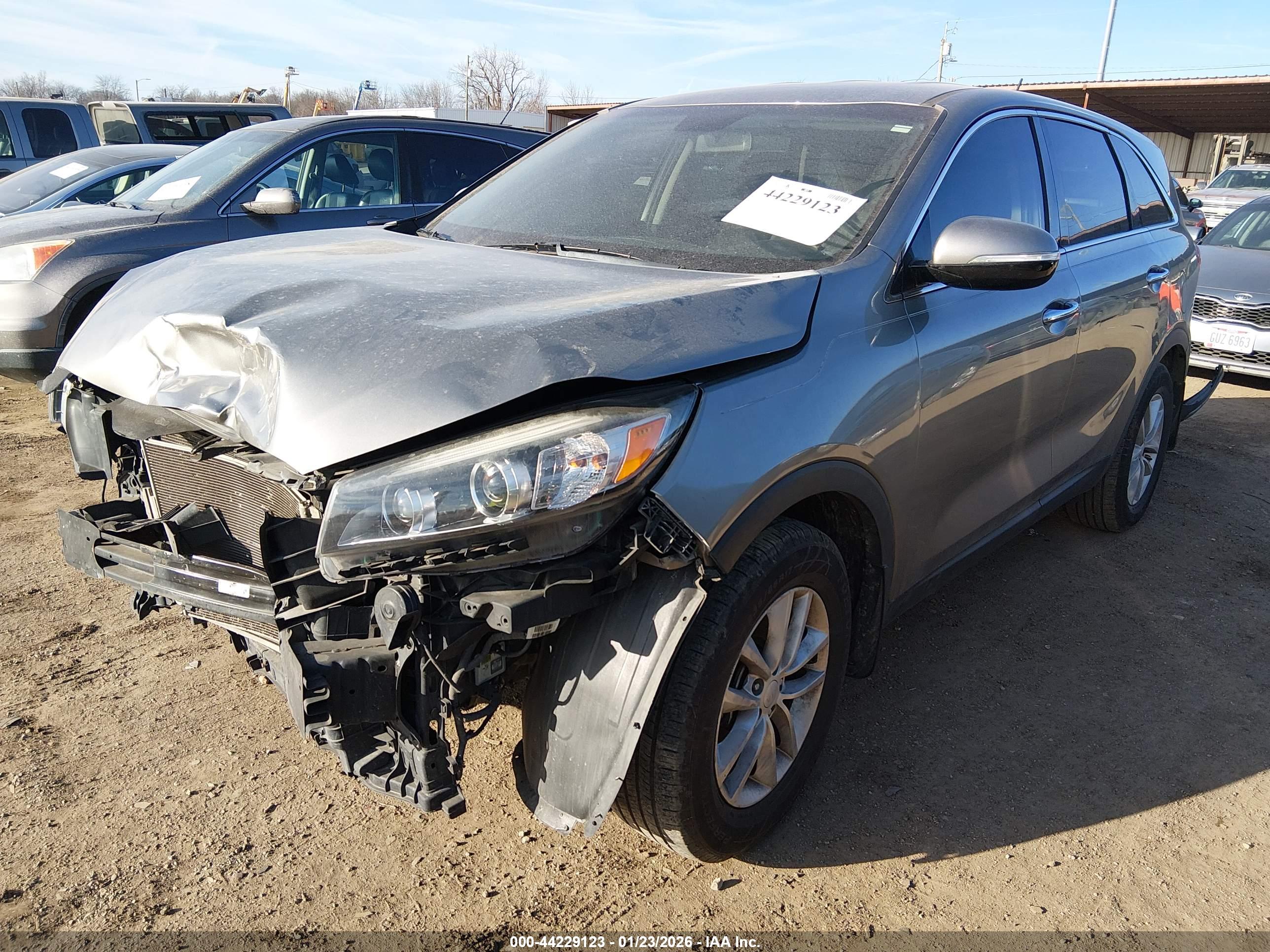 KIA SORENTO image 2