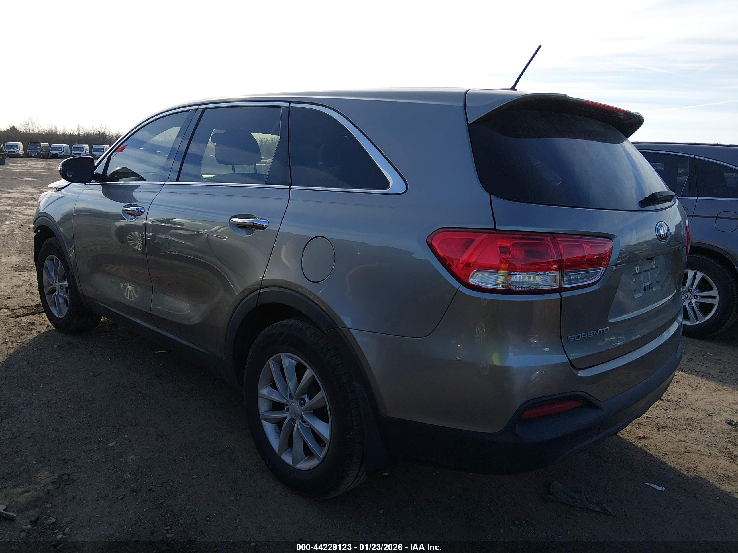 KIA SORENTO image 3