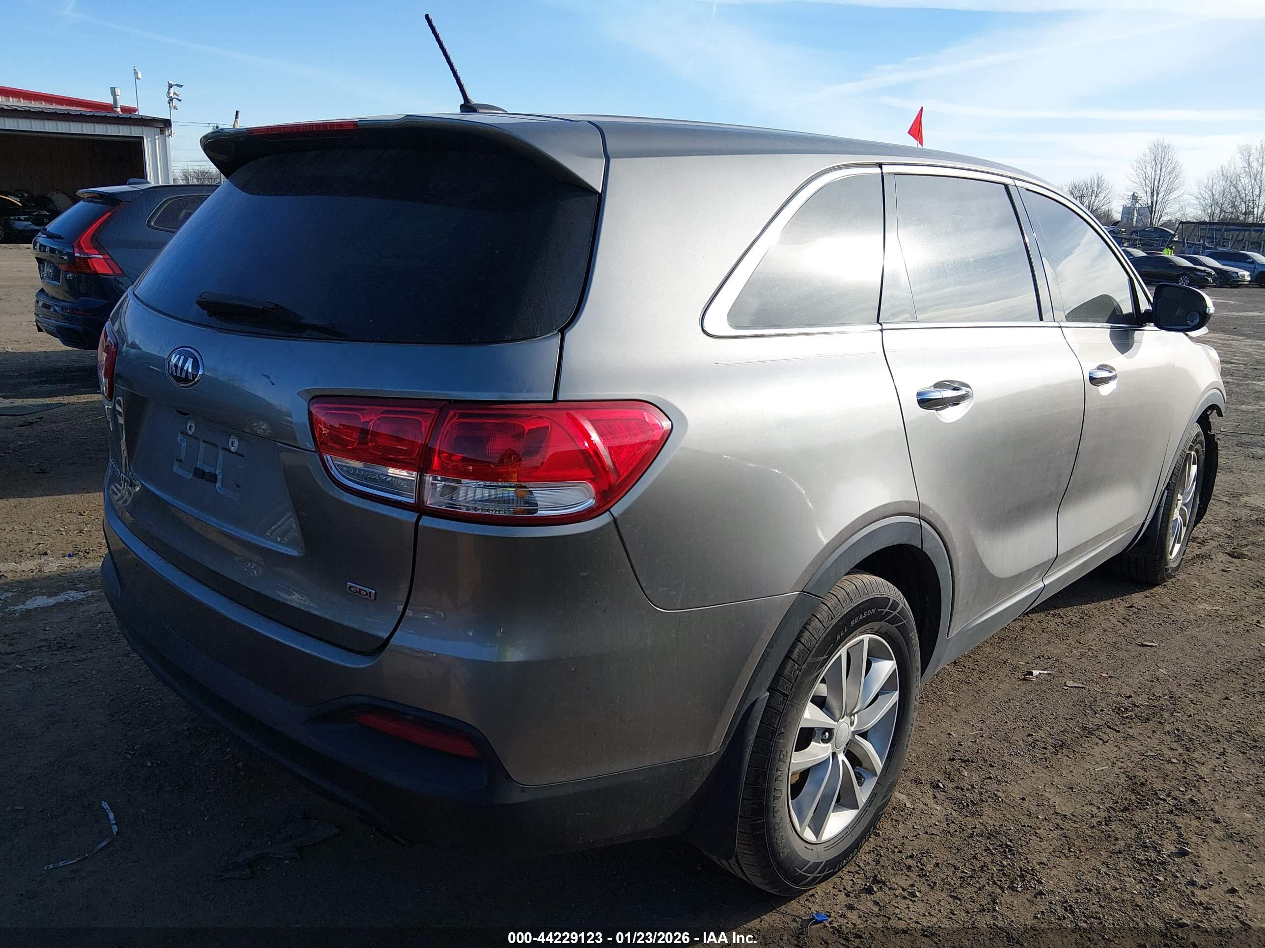KIA SORENTO image 4