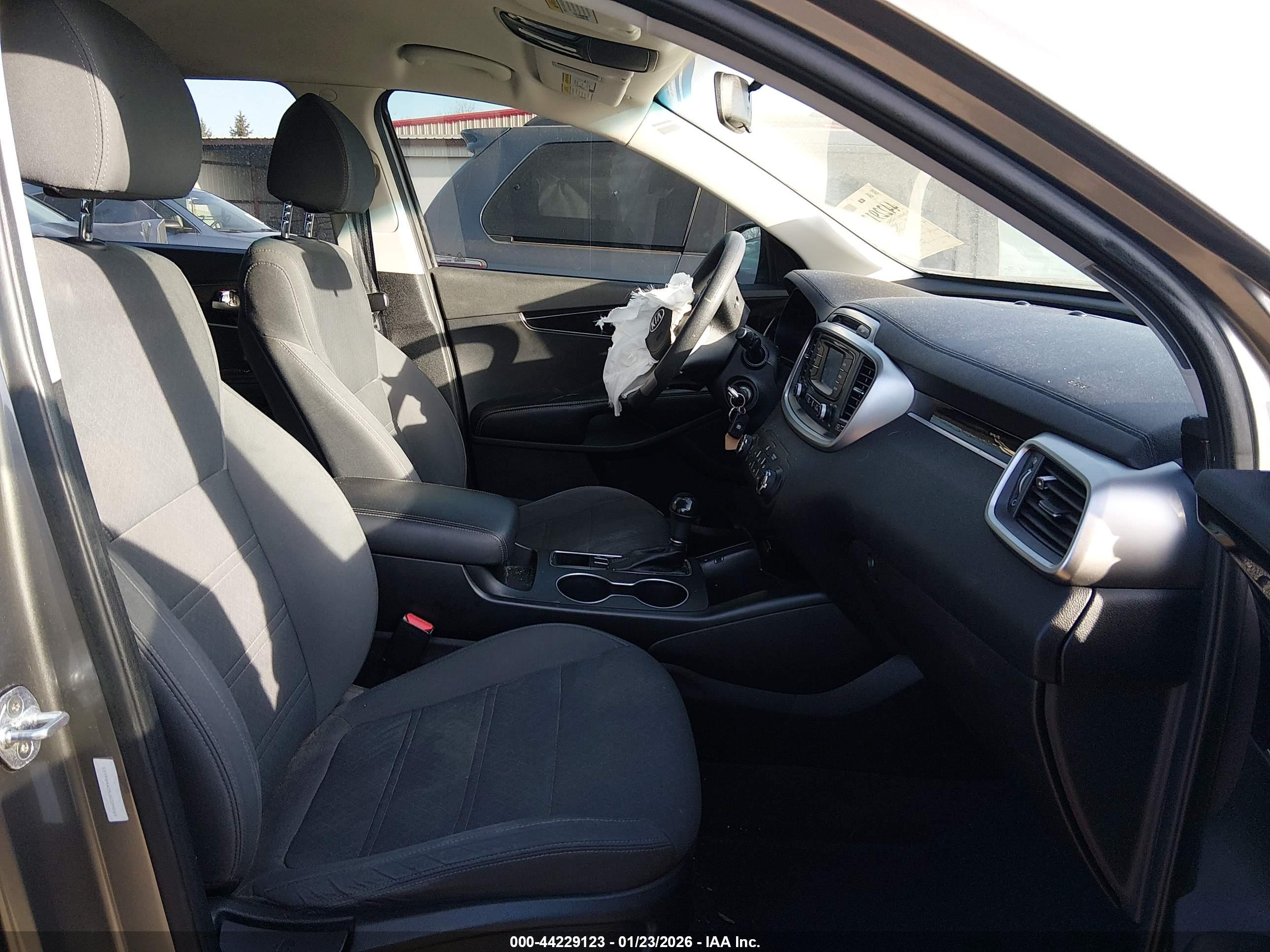 KIA SORENTO image 5