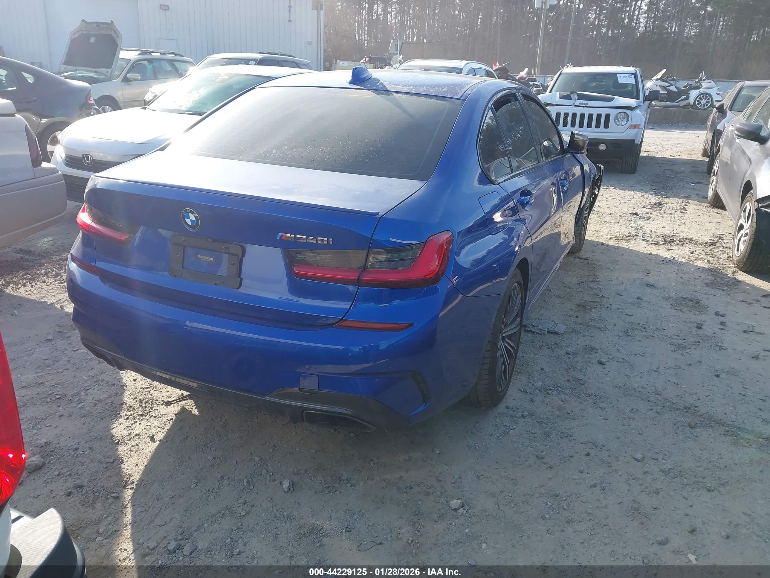 BMW 3 image 4