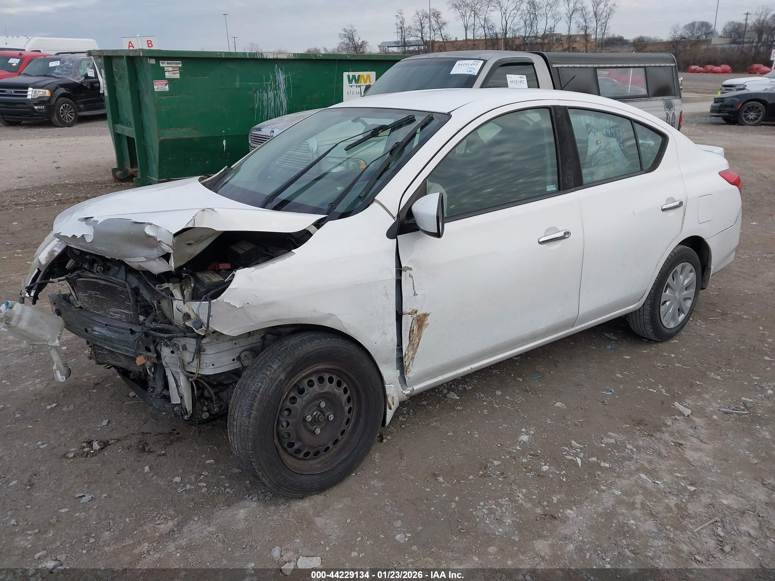 NISSAN VERSA image 2