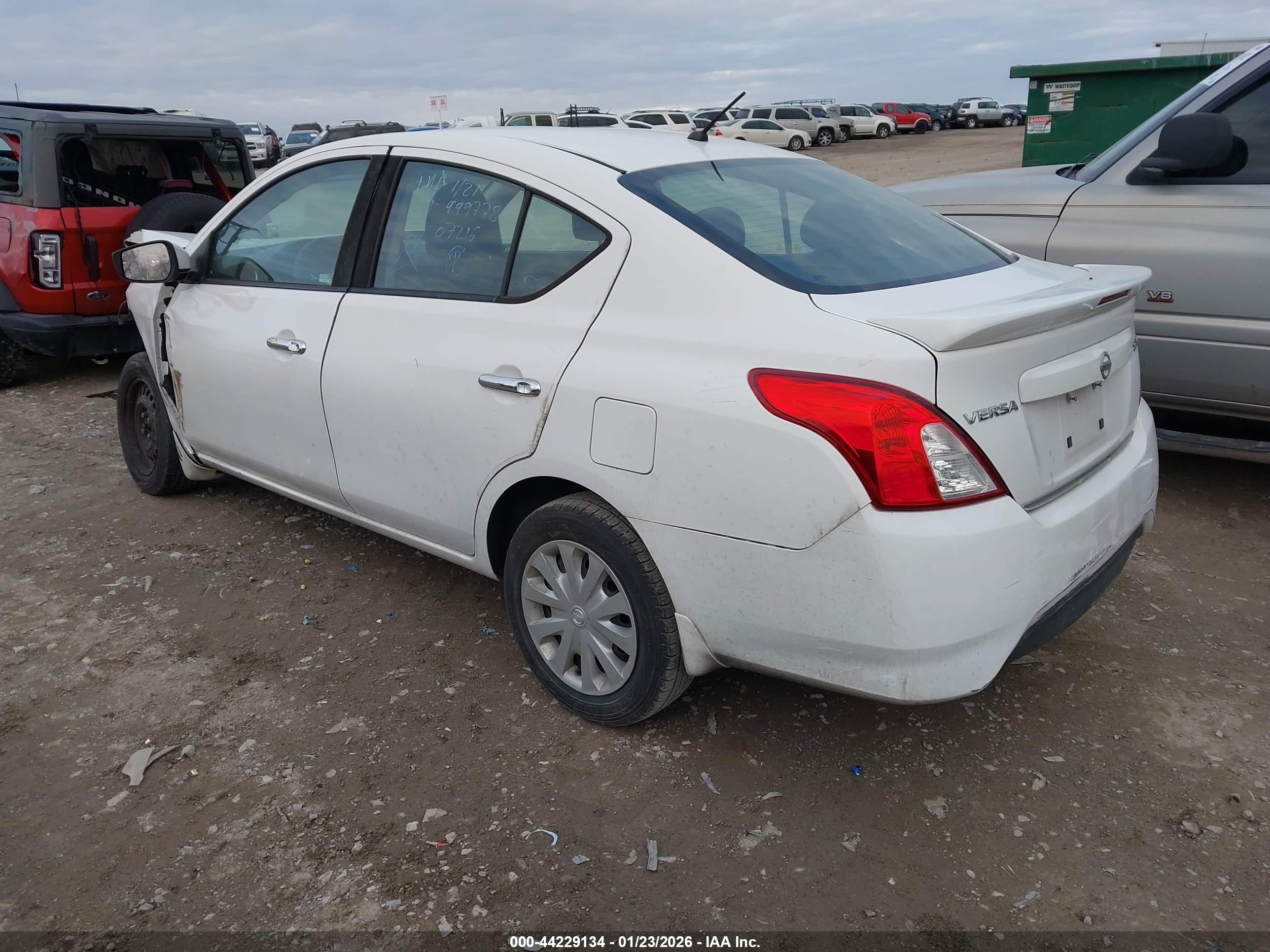 NISSAN VERSA image 3