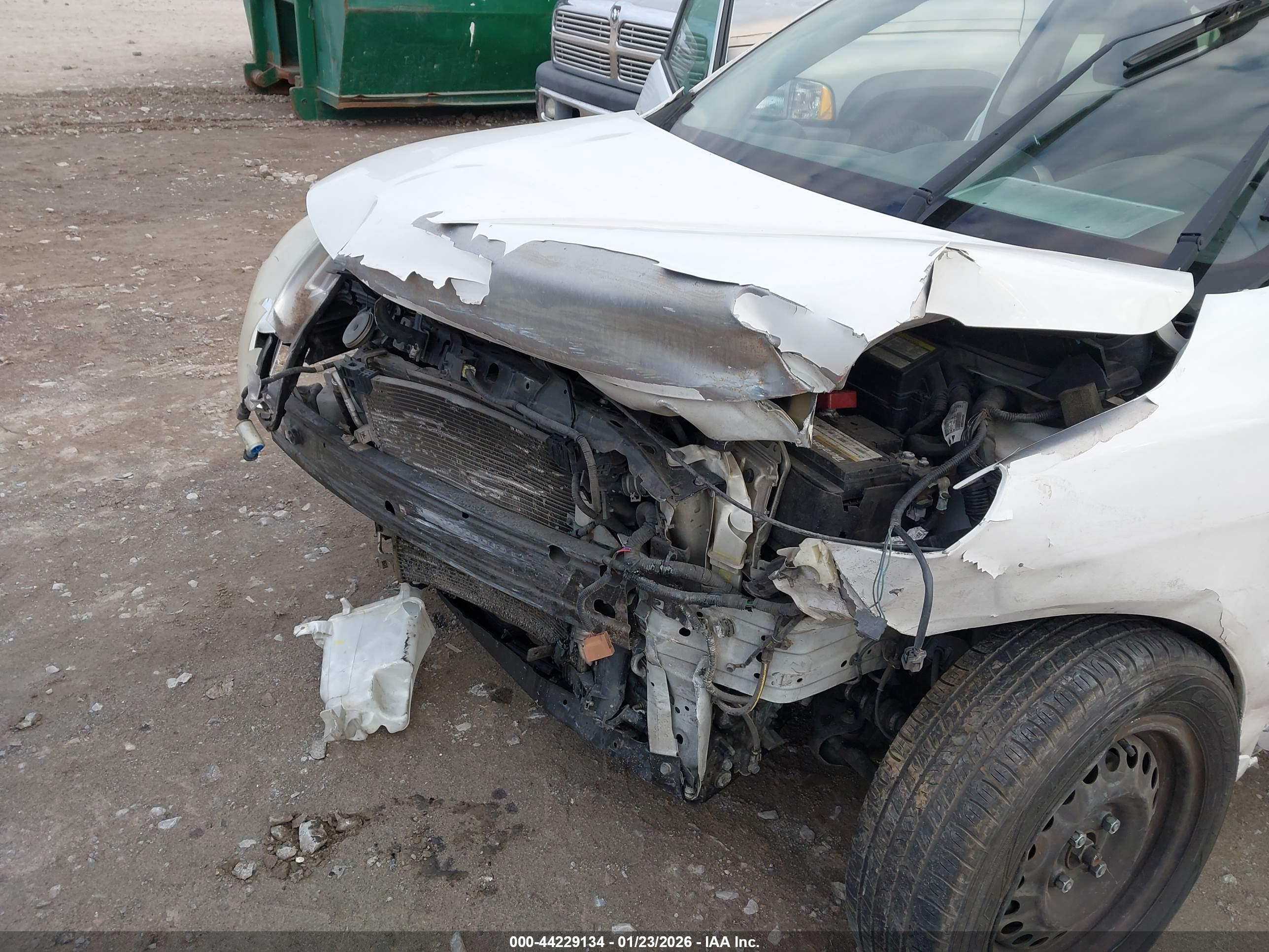 NISSAN VERSA image 6