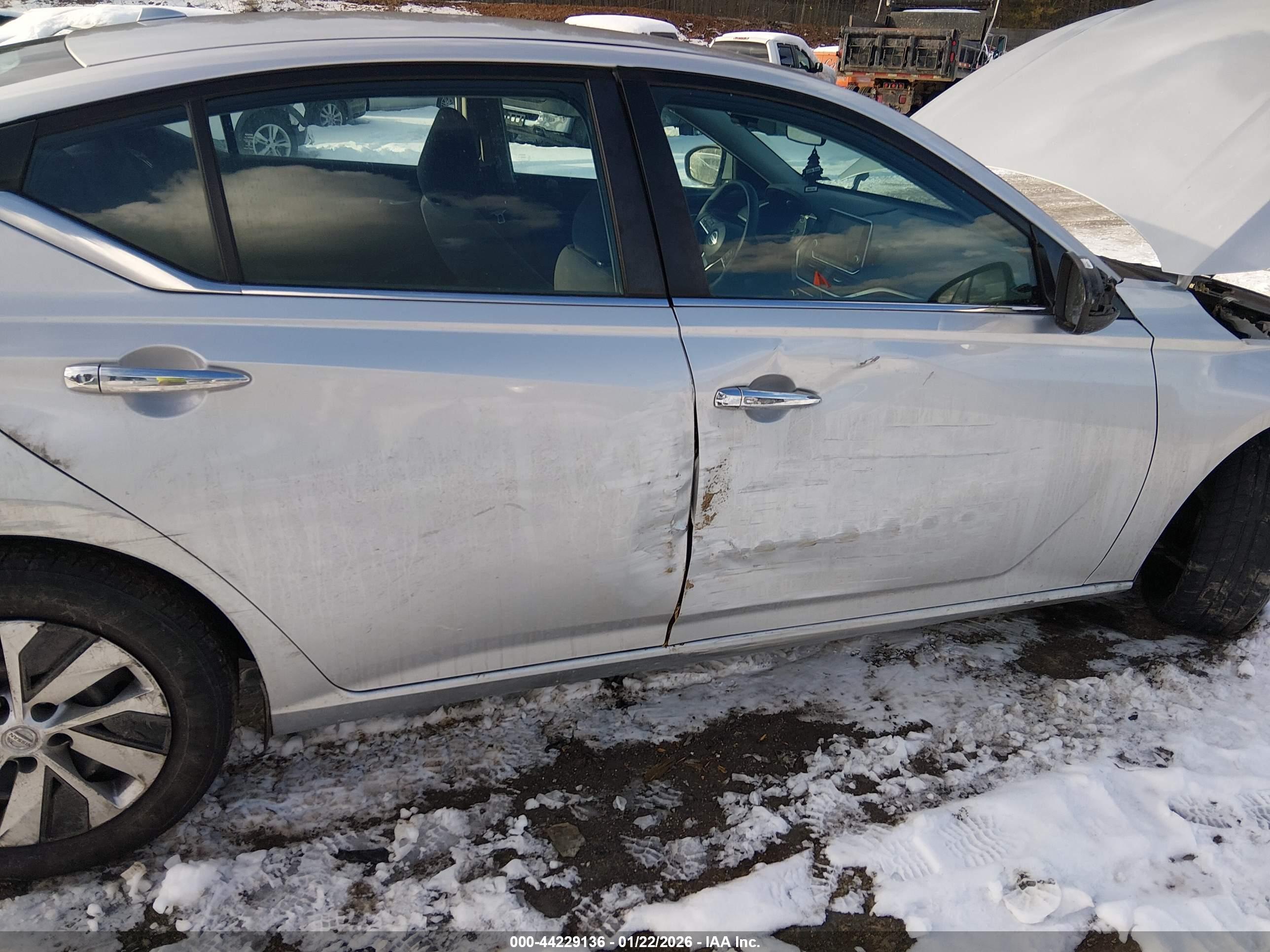 NISSAN ALTIMA image 6