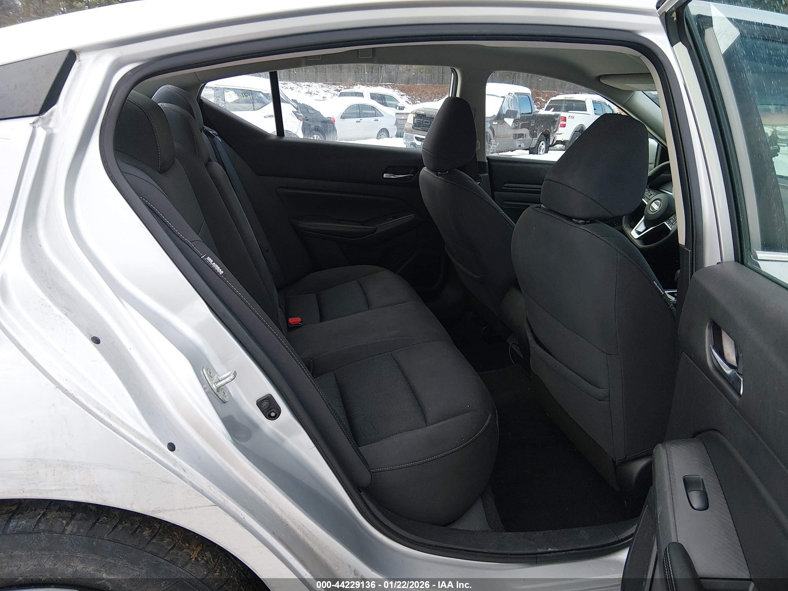 NISSAN ALTIMA image 8