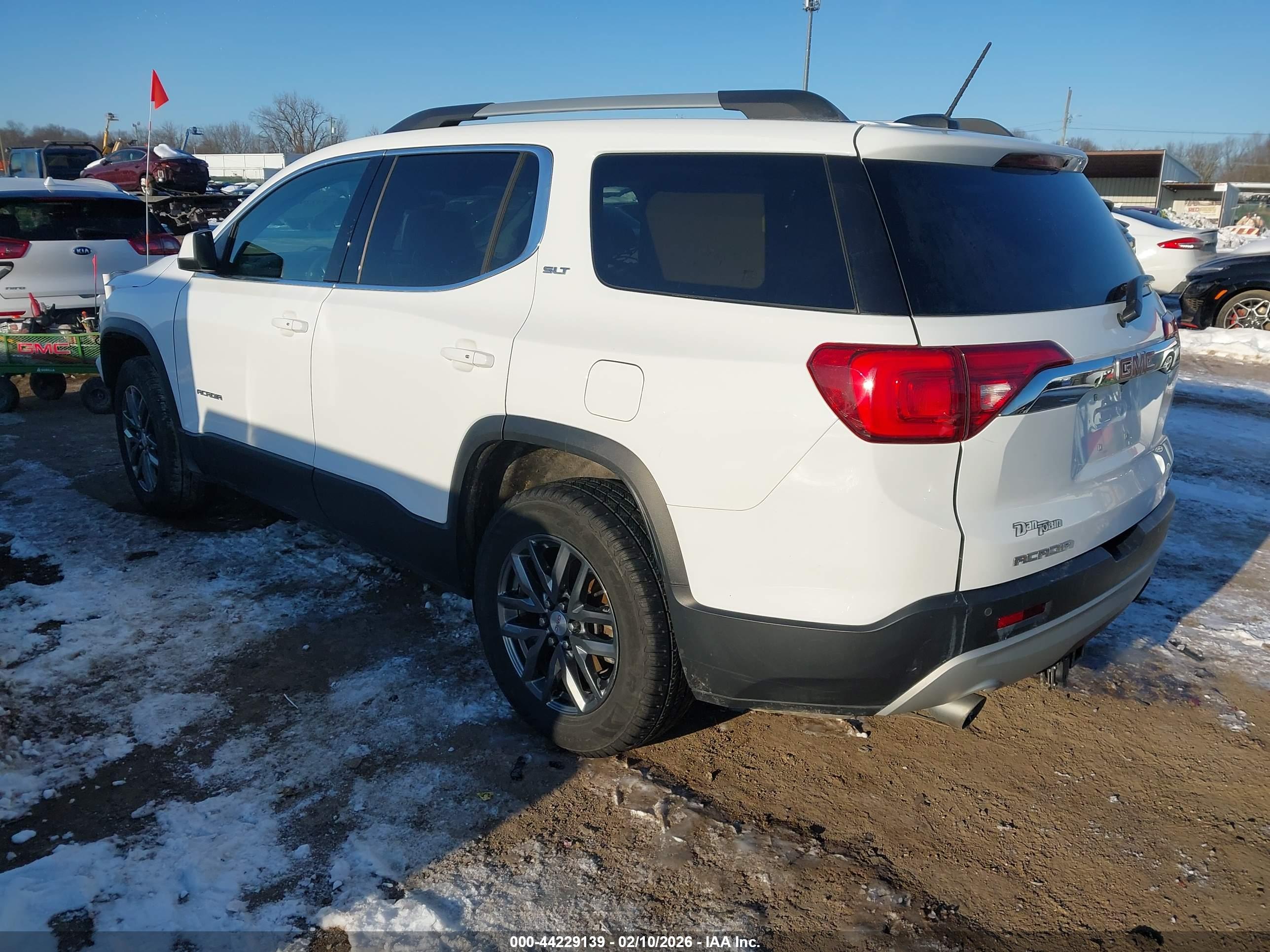 GMC ACADIA image 3