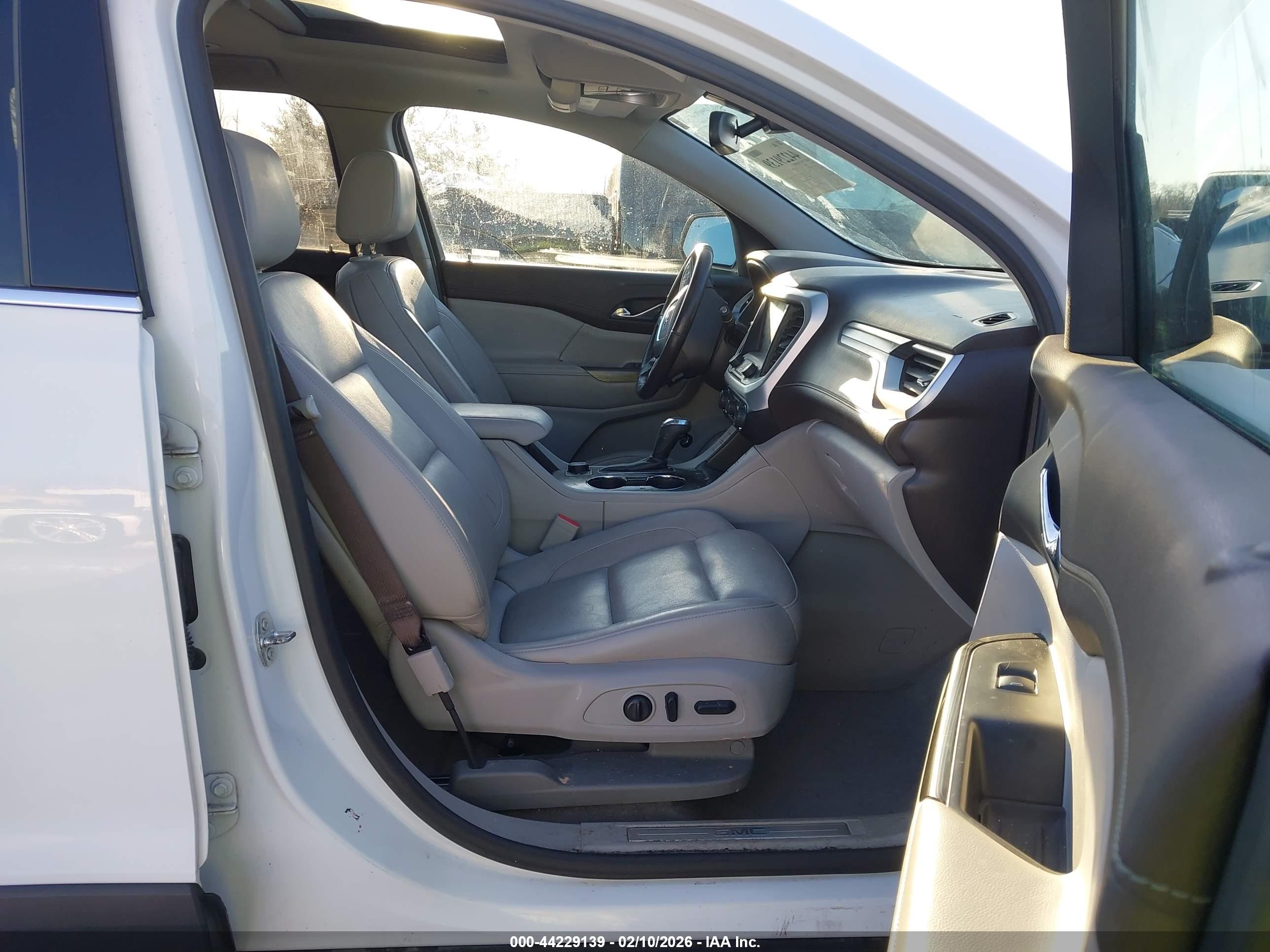 GMC ACADIA image 5