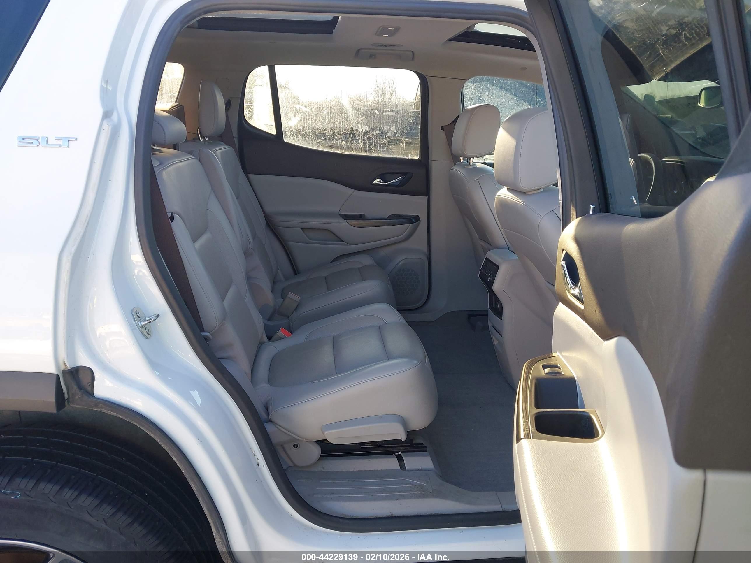 GMC ACADIA image 8