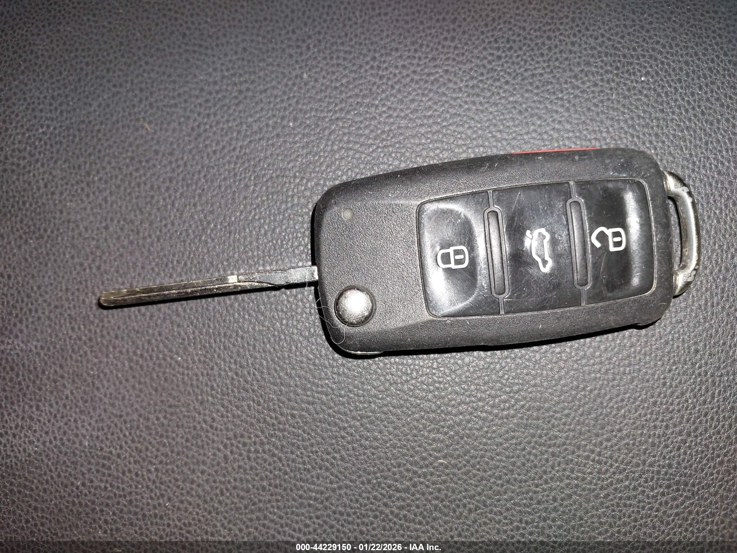 VOLKSWAGEN BEETLE image 11