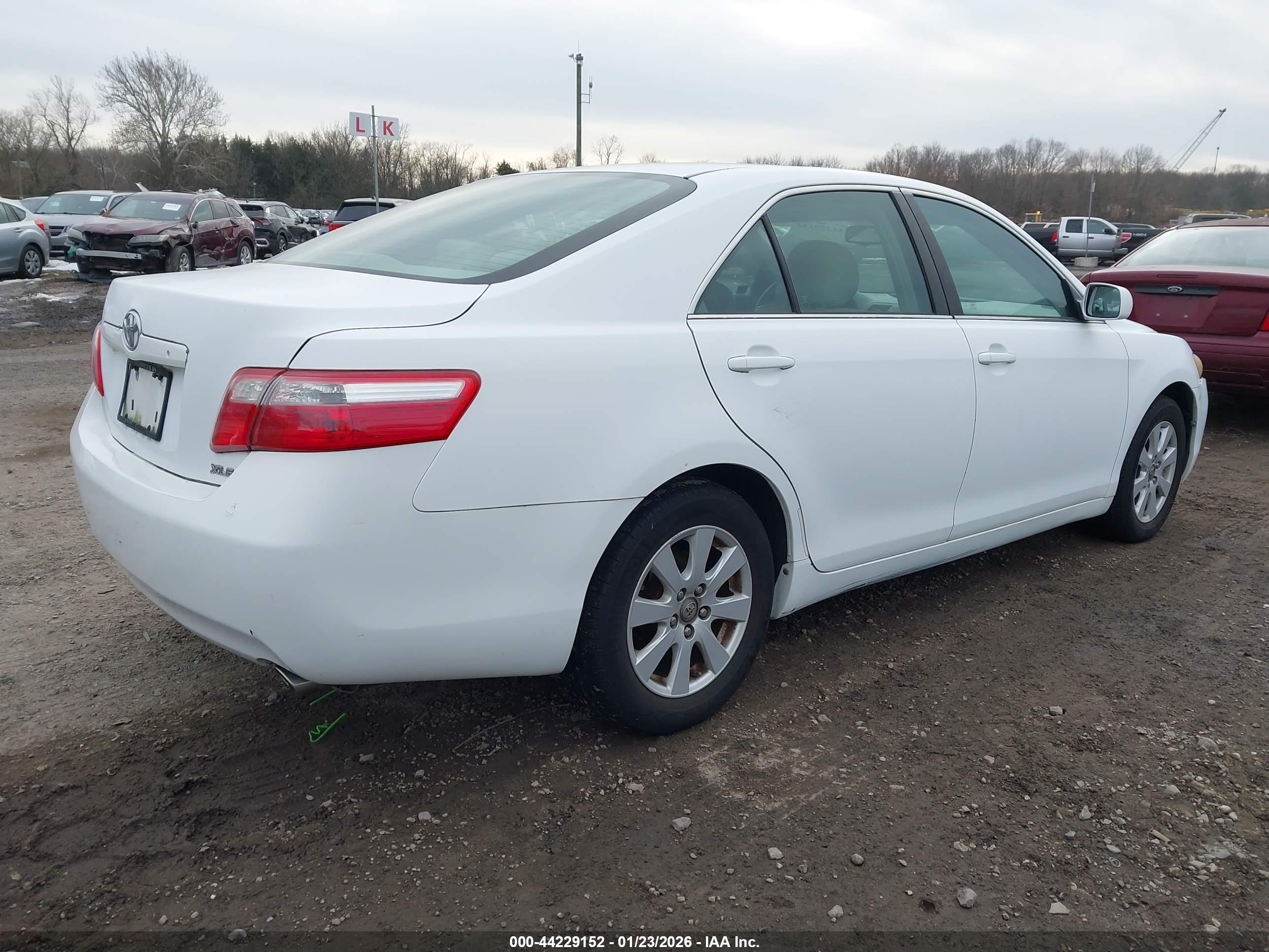 TOYOTA CAMRY image 4