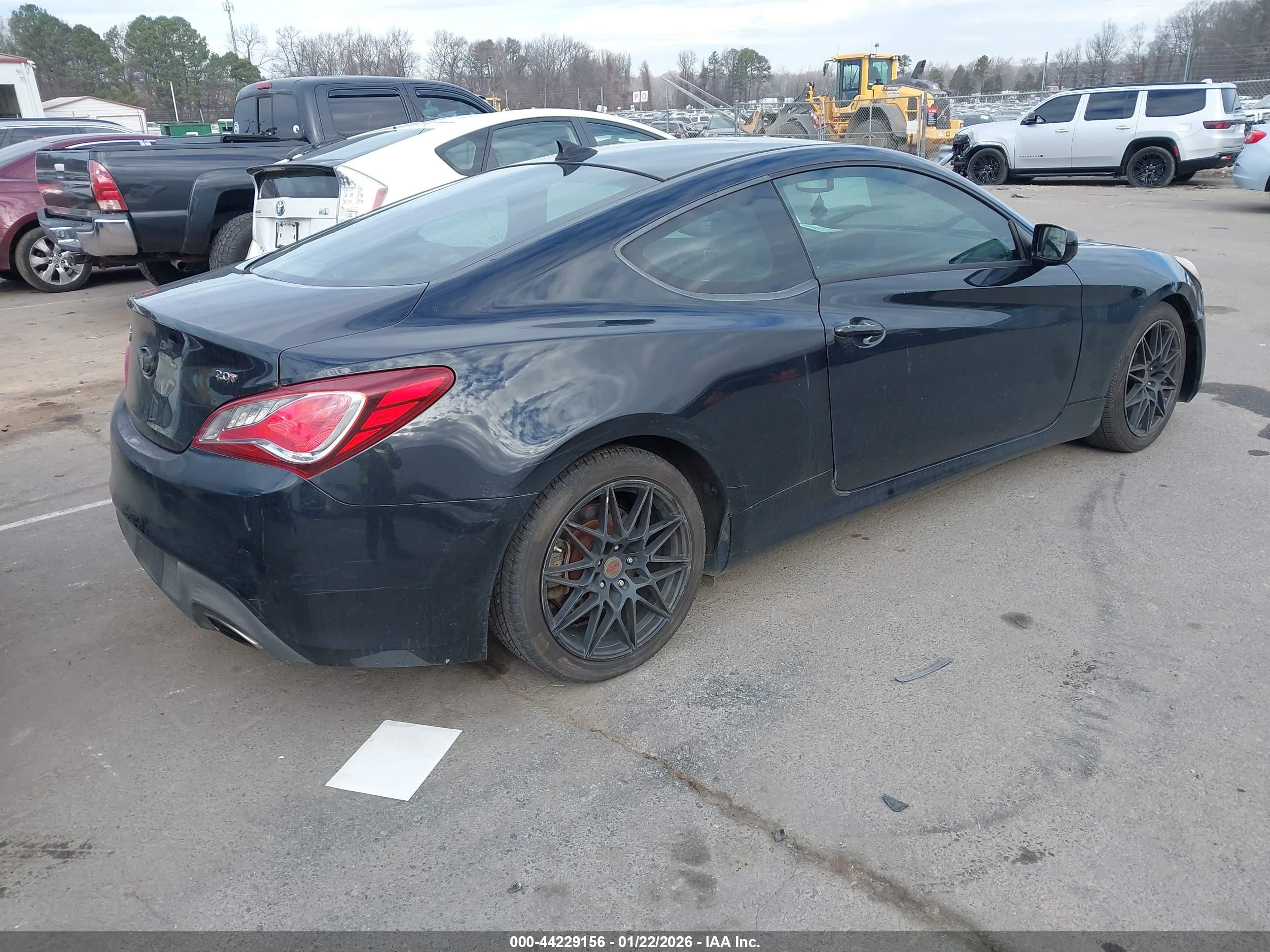 HYUNDAI GENESIS image 4