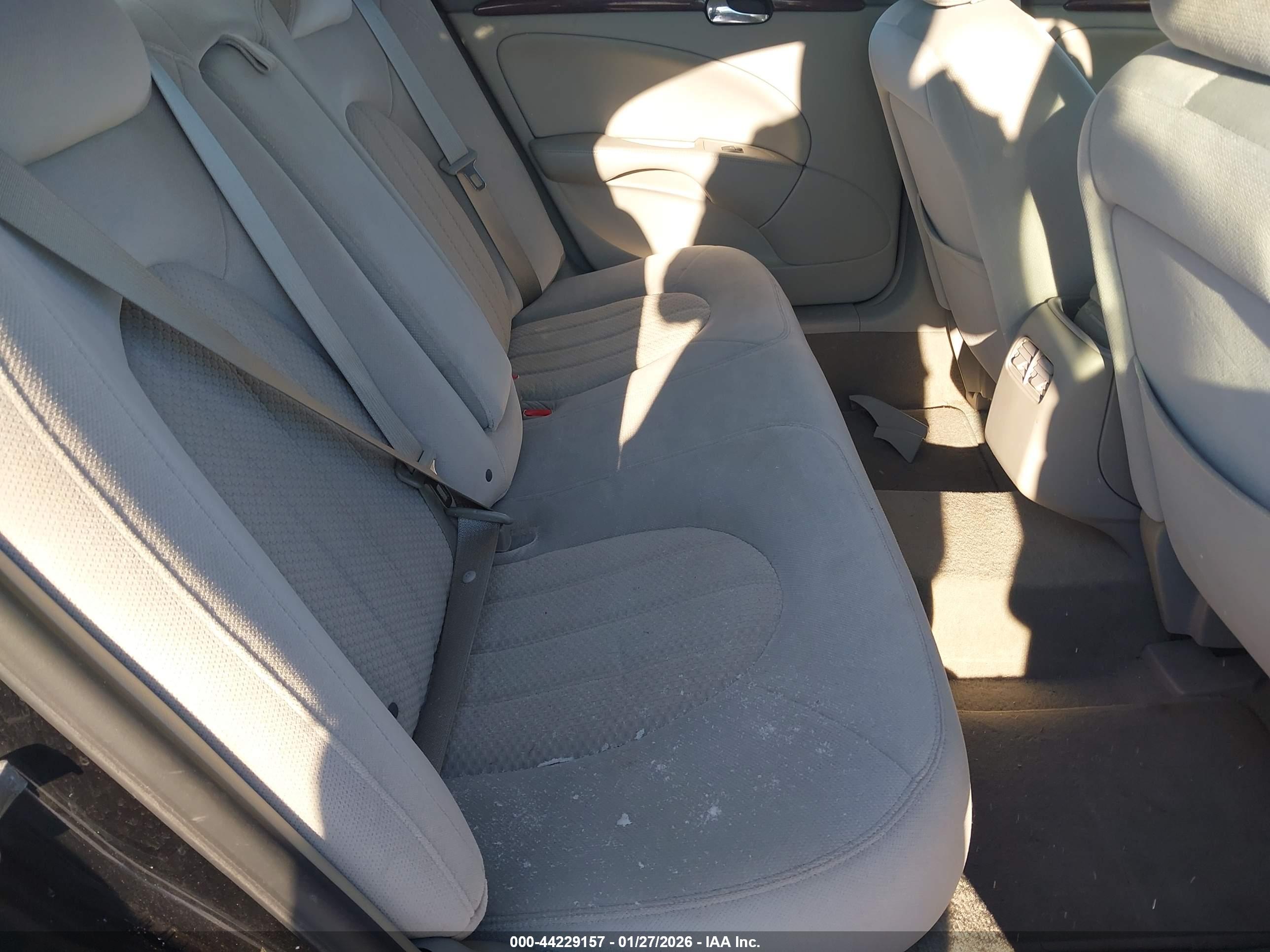 BUICK LUCERNE image 8