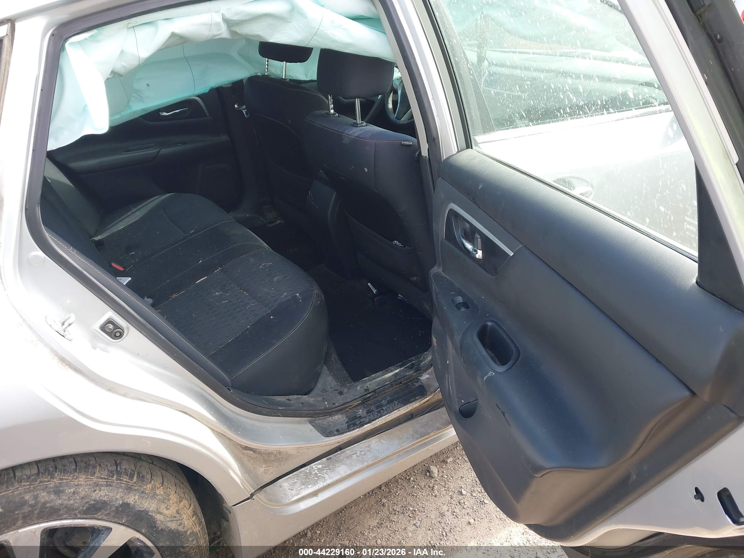 NISSAN ALTIMA image 8